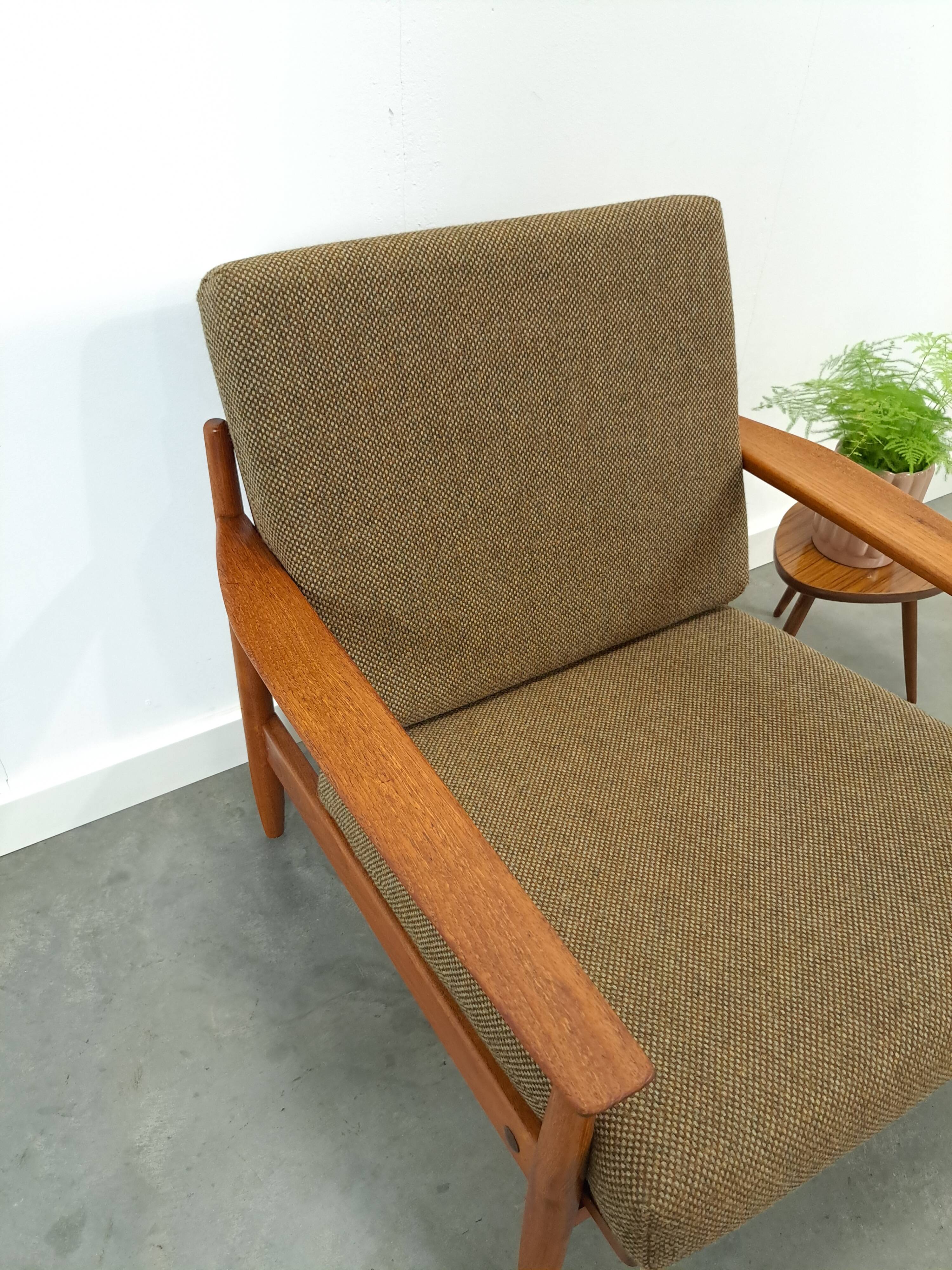 Teak Scandinavische fauteuil met bruin stoffen kussens, stoel 2