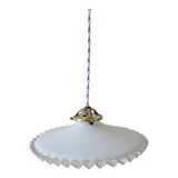 Suspension vintage en opaline dentelée