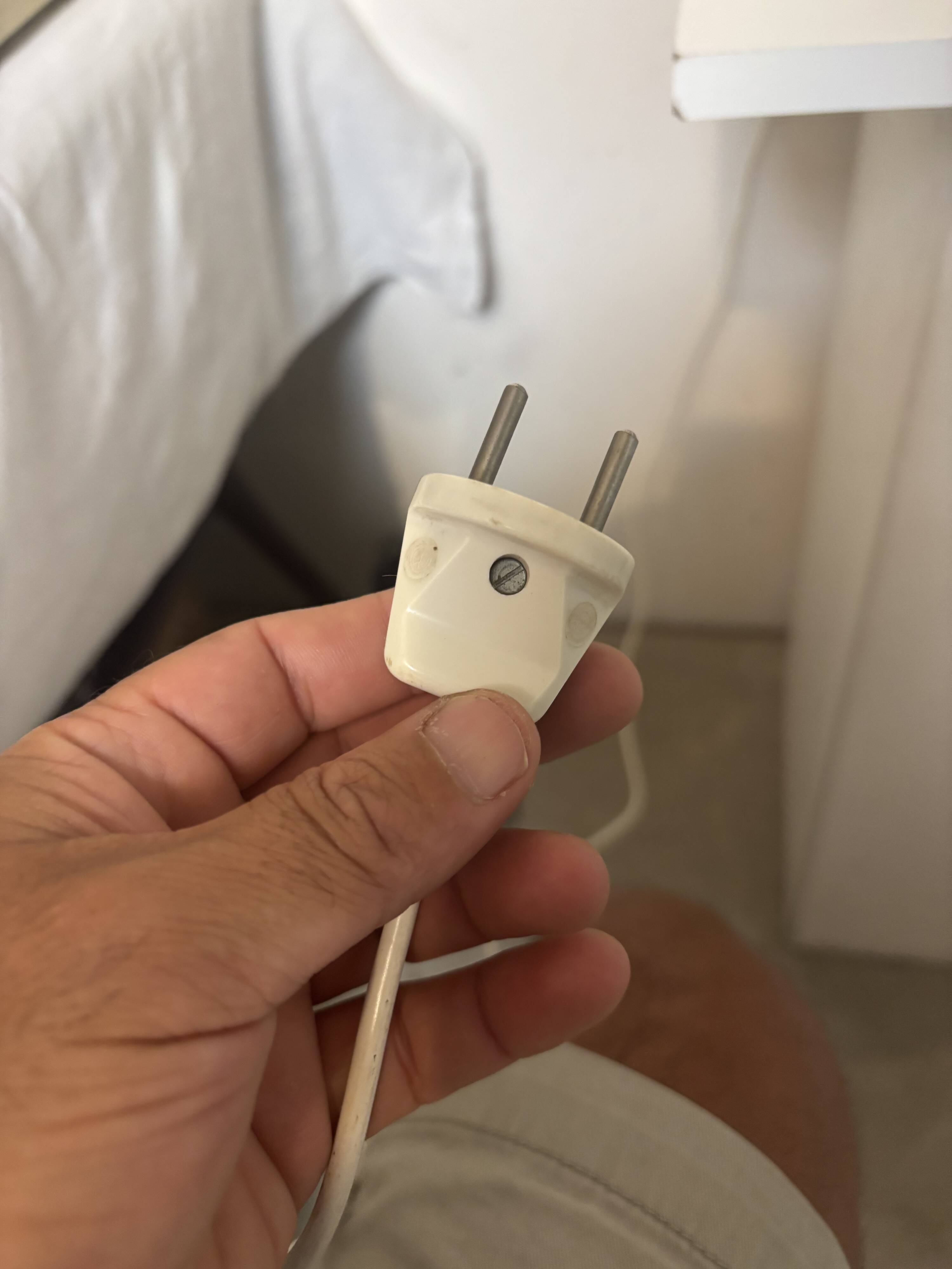 Lampe plexiglass surmontée d’un totem 1970