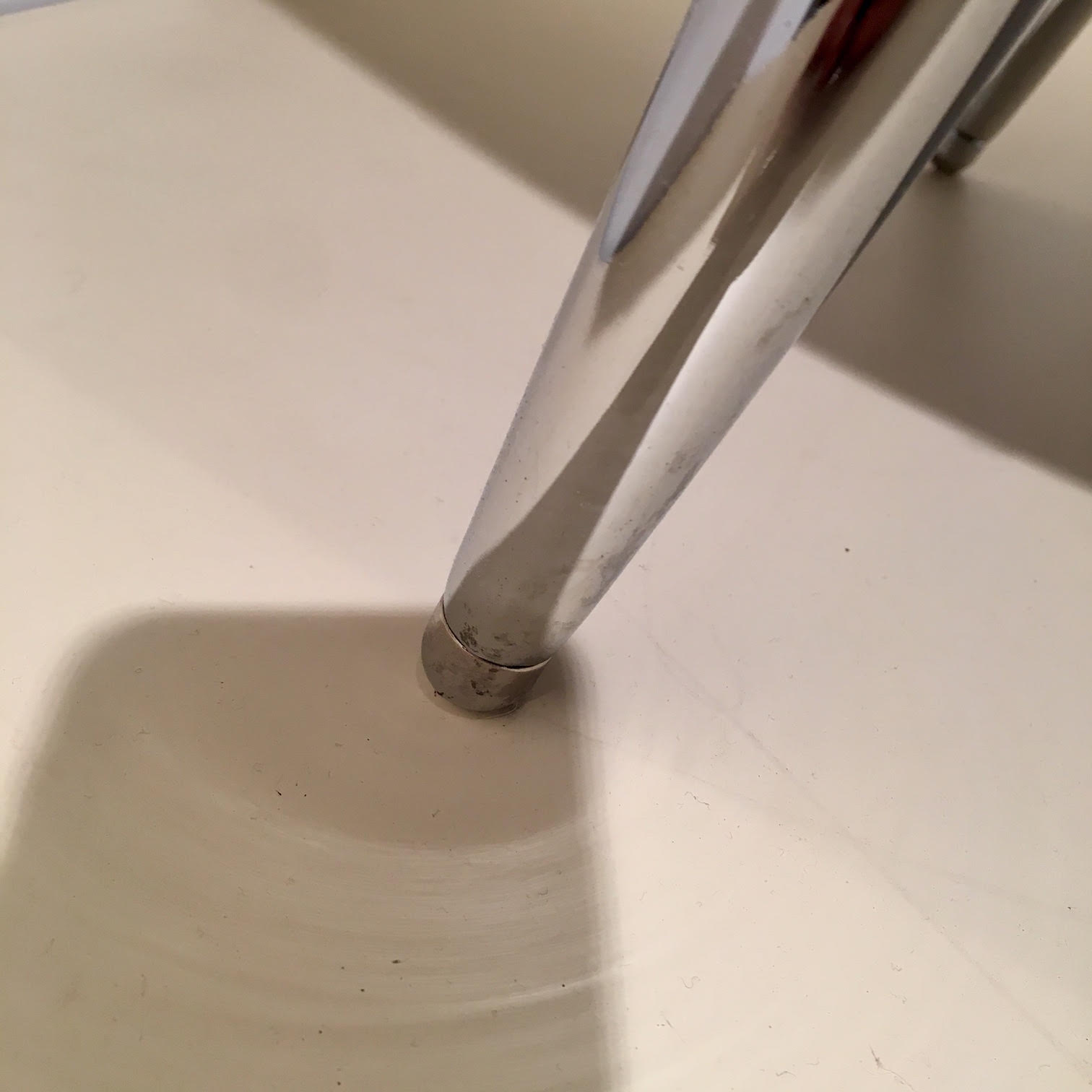 Table in black felt and 80s glass