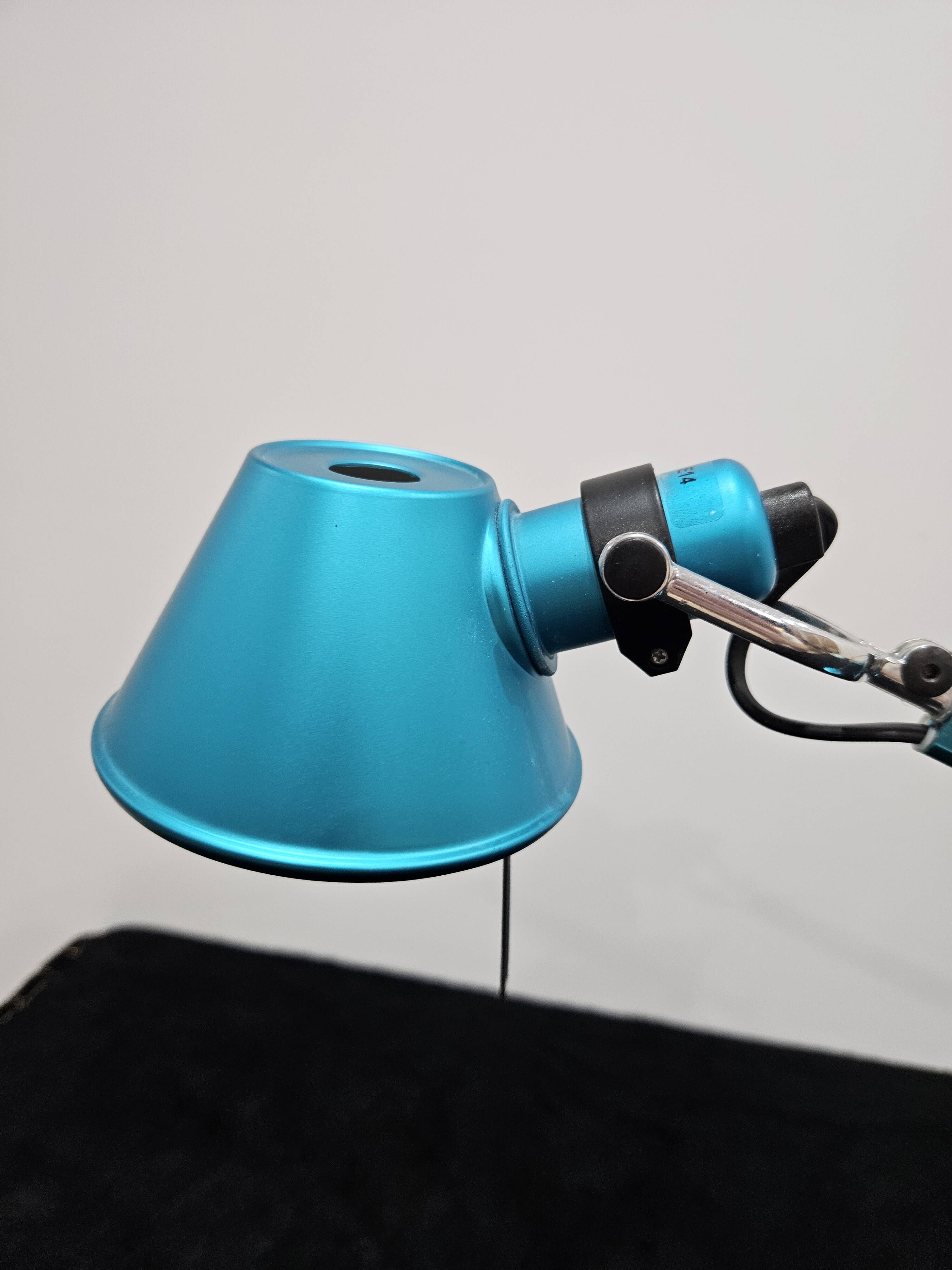 Artemide Tolomeo desk lamp, Design: Michele De Lucchi, Giancarlo Fassina.