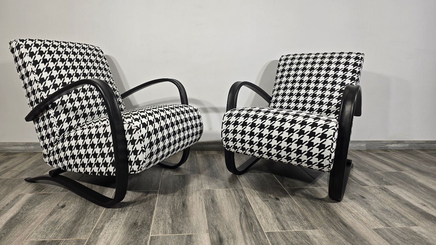 Ensemble de fauteuils H-269 par Jindřich Halabala, années 1940.