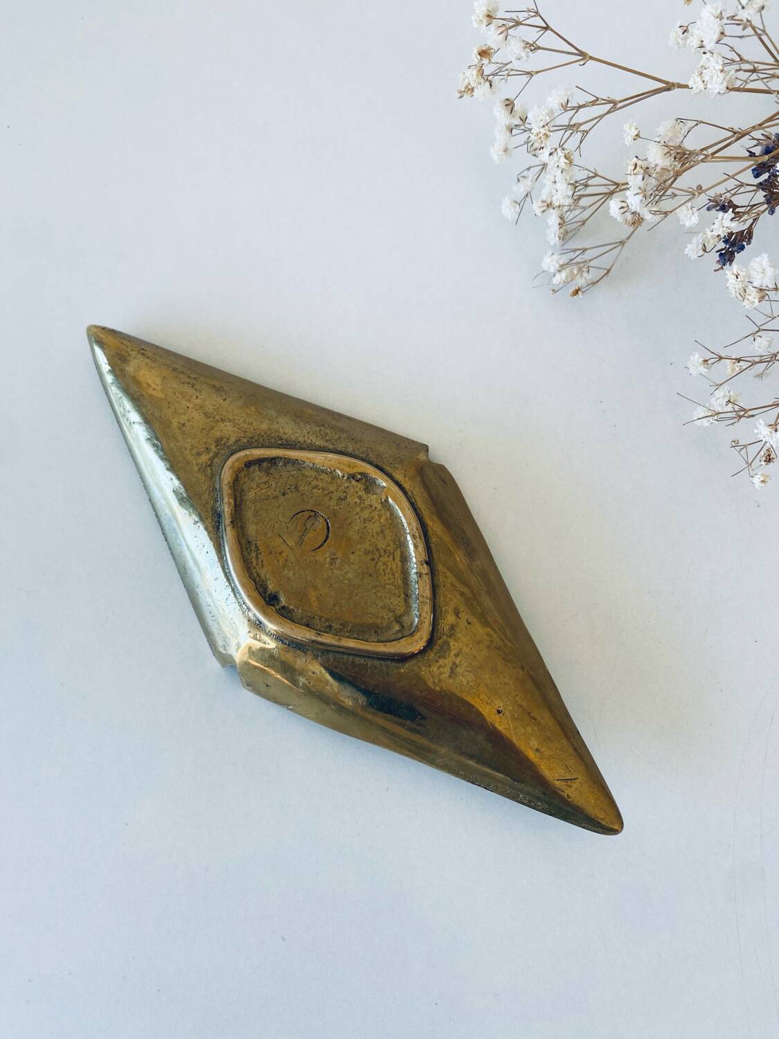 Ashtray or empty pocket diamond design