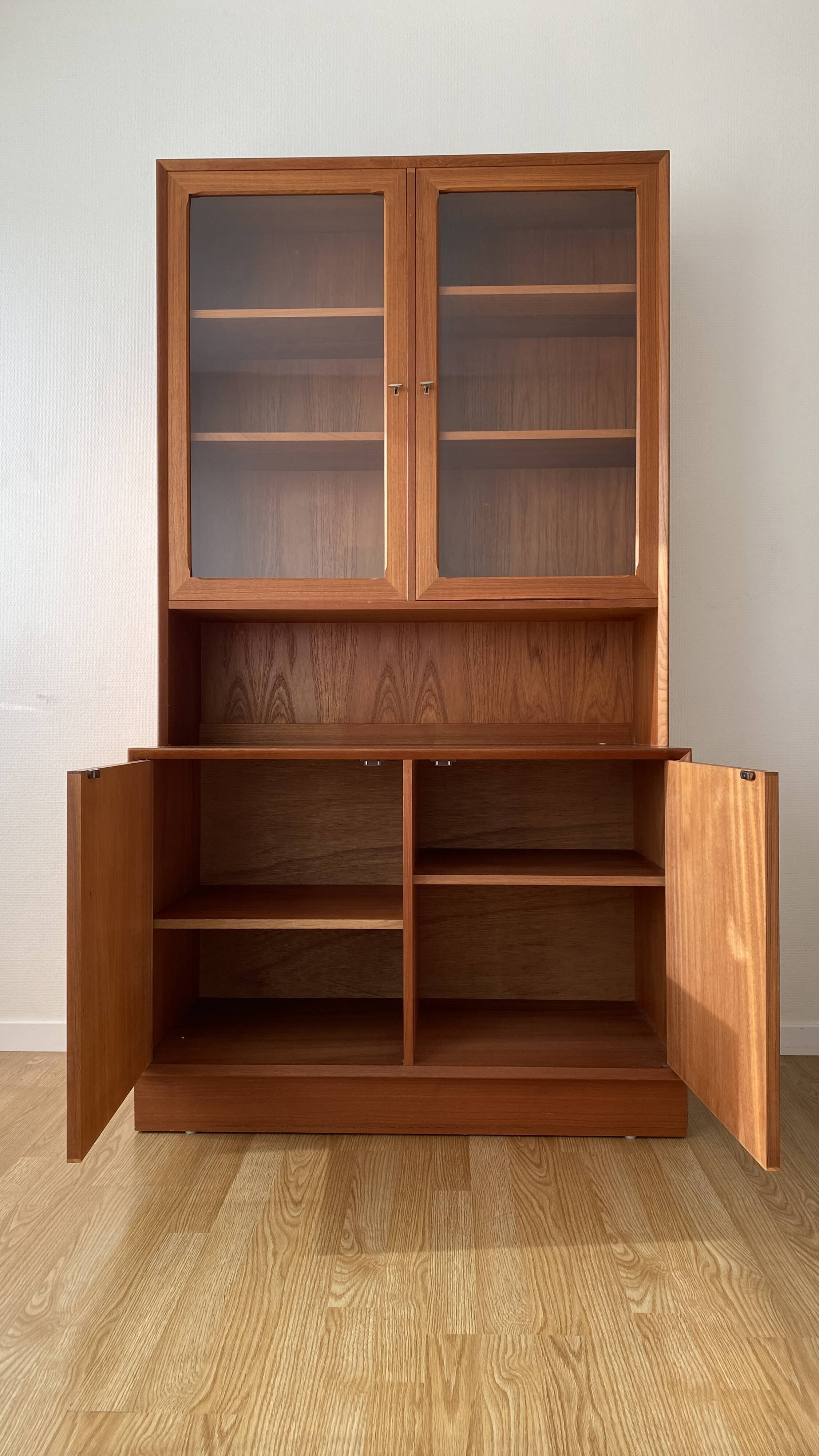Meuble vitrine scandinave années 60 en teck par Erik Brouer