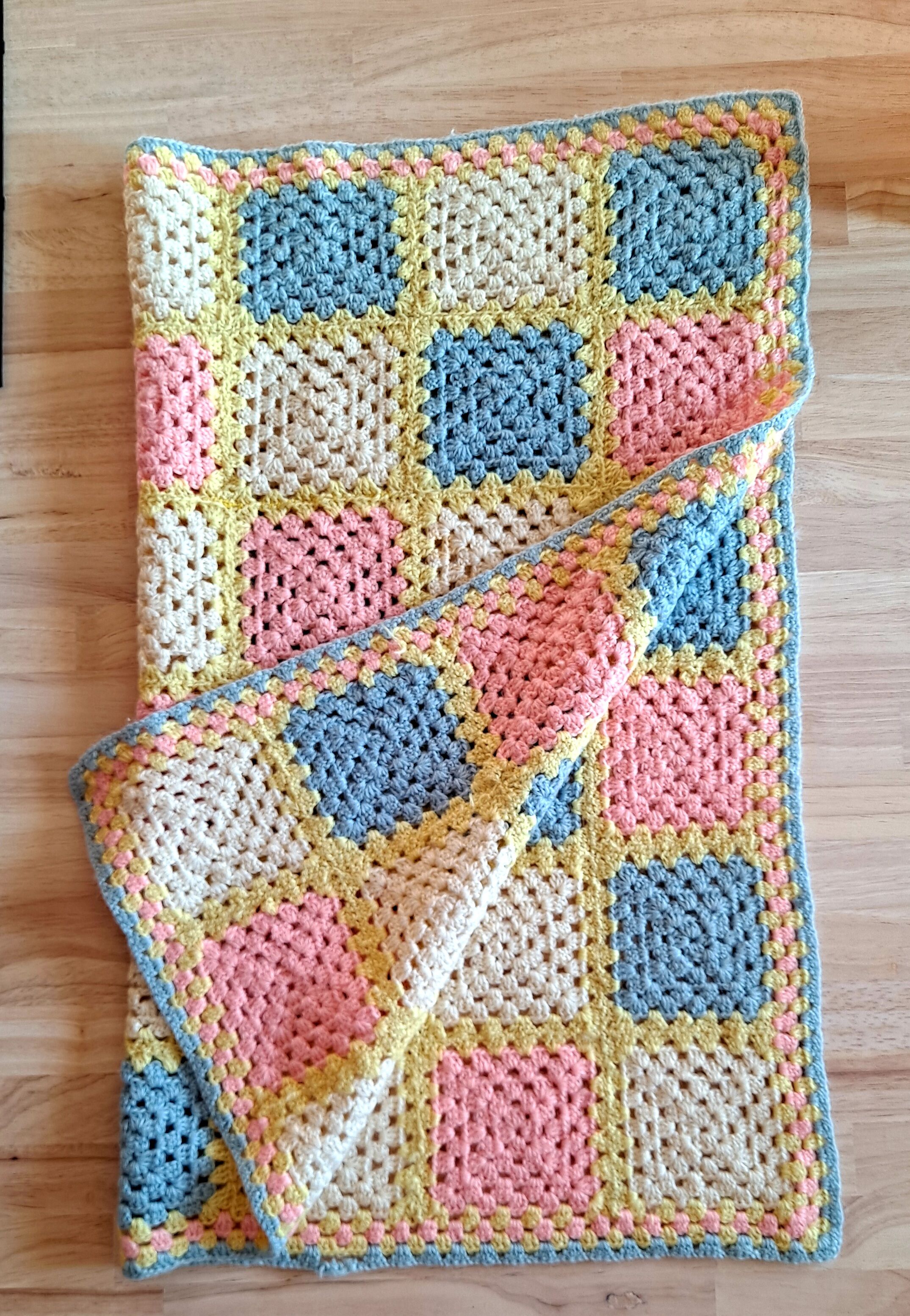 Crocheted baby plaid cover