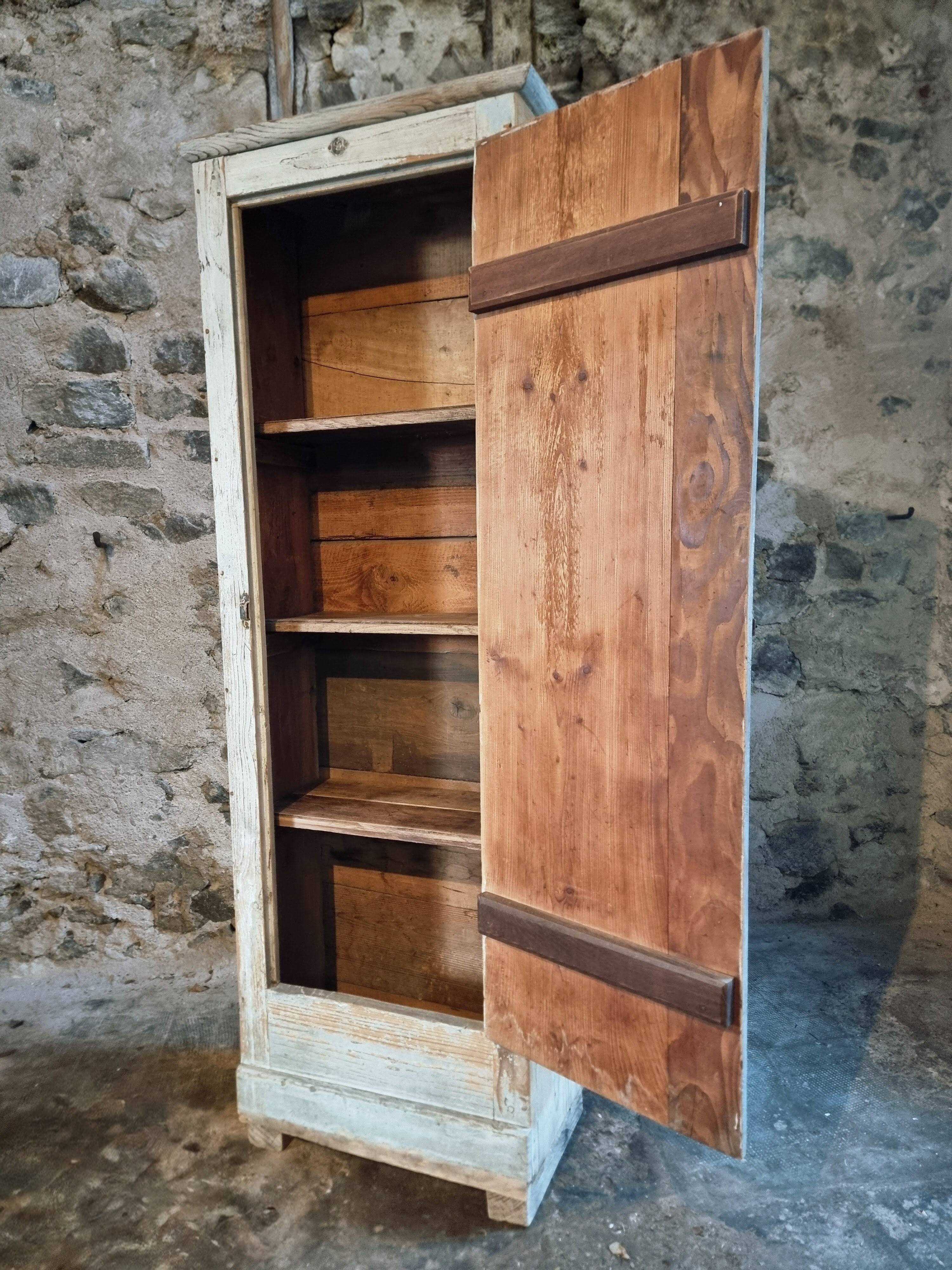 Antique French workshop cupboard – 1900-1920 – Narrow bonnetière