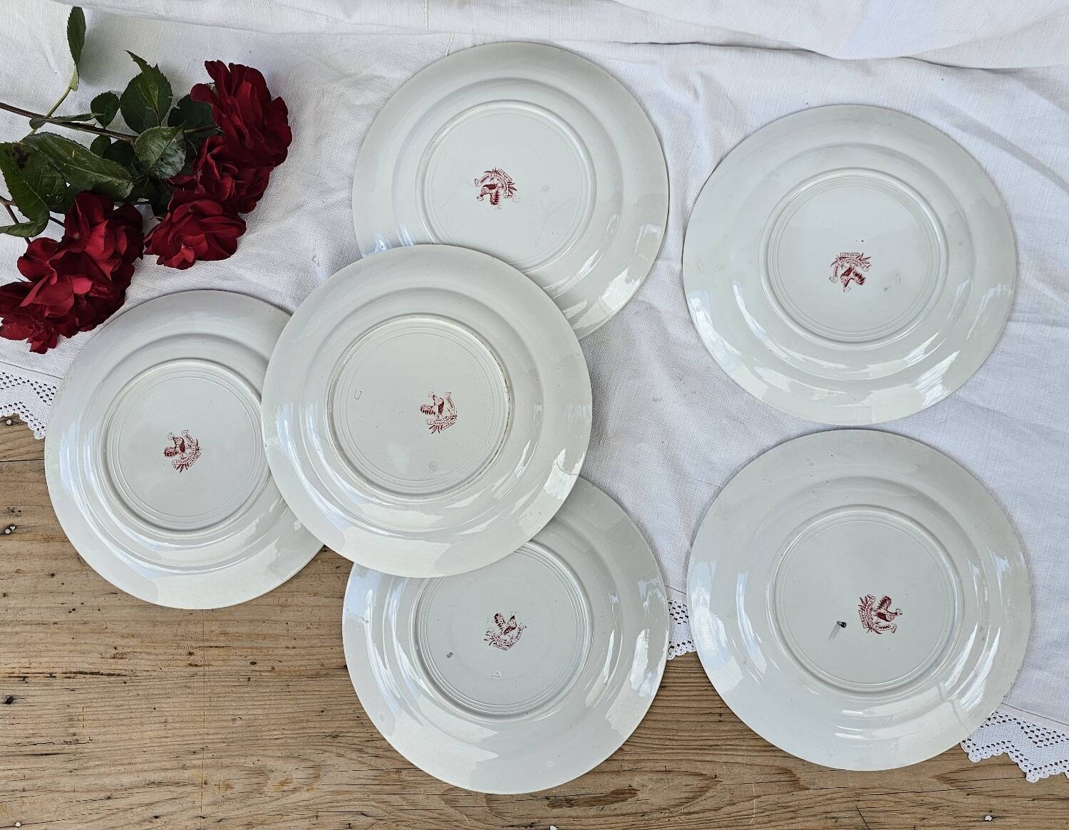 “Margot” flat plates Terre de Fer