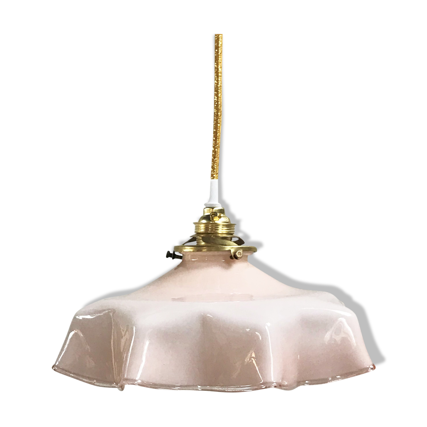 Pink opaline suspension