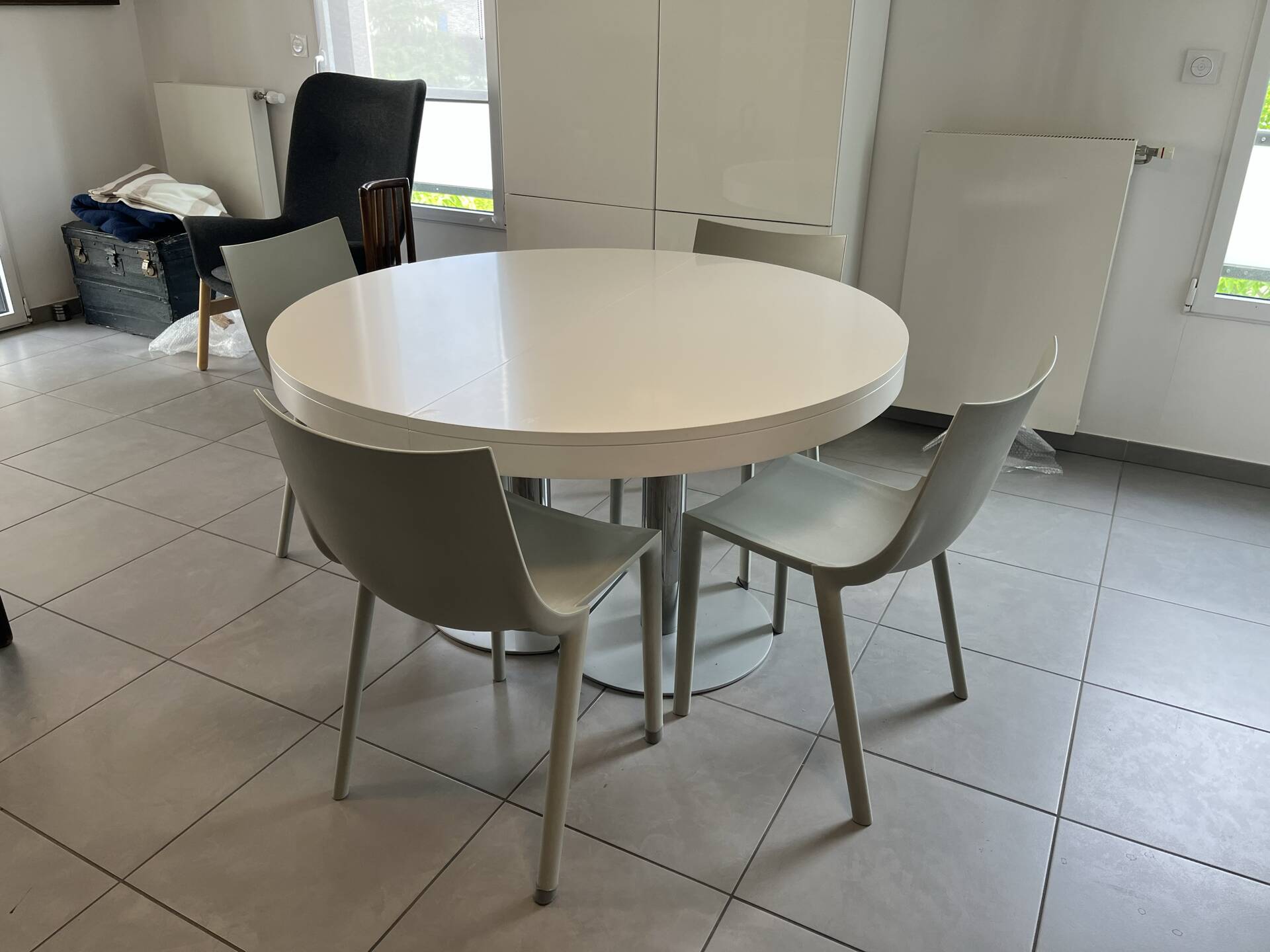 Table Cinna + 6 Stark chairs Bo