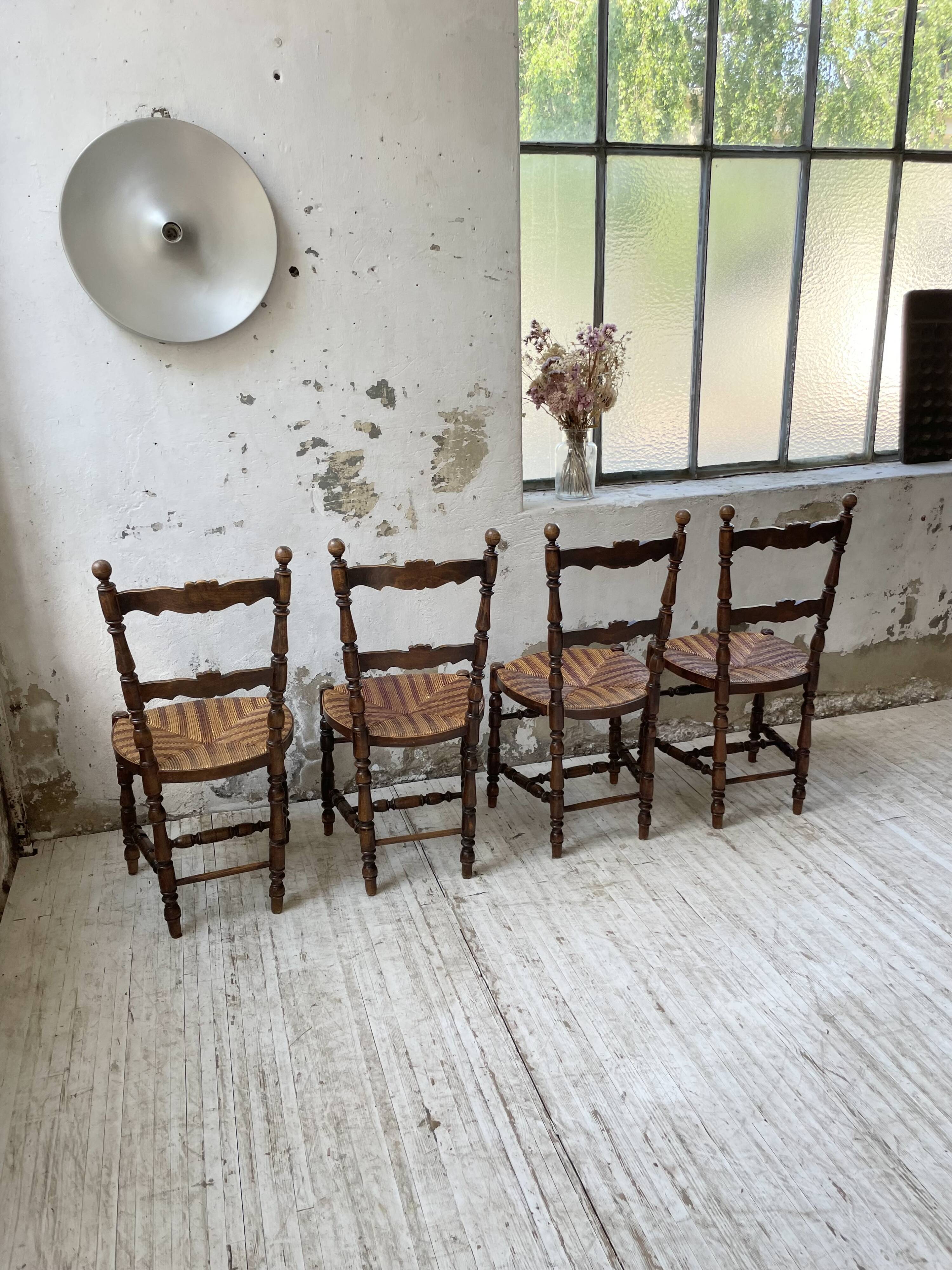 Set of rustic Provençal mulched chairs