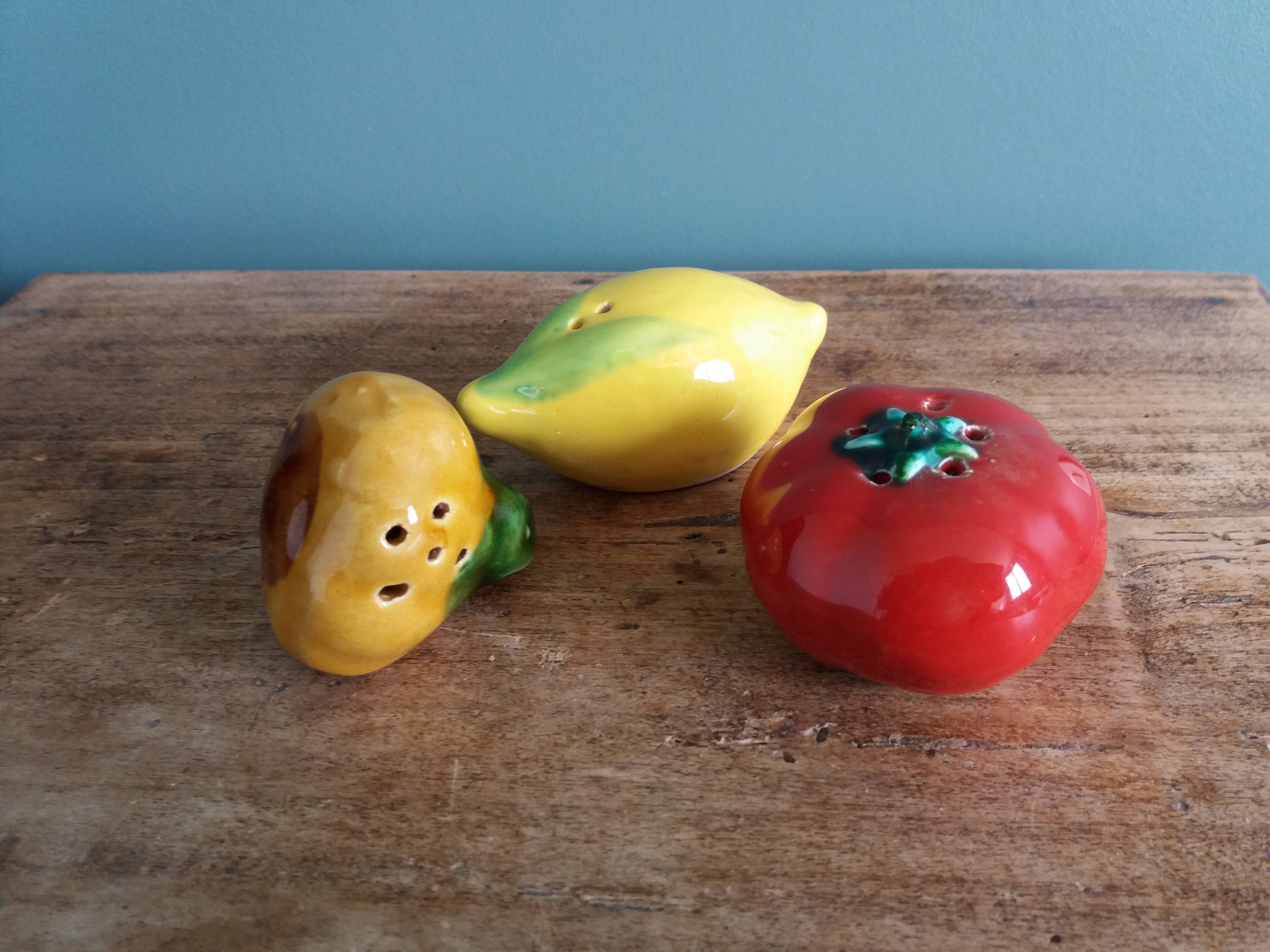 Salt shaker pepper slushie tomato onion lemon