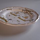 Moustiers scalloped plate in very good condition.