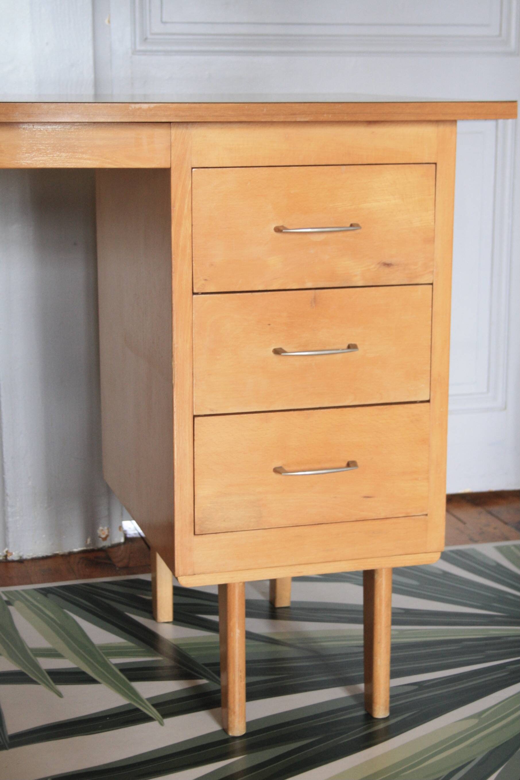 Bureau en bois pieds compas