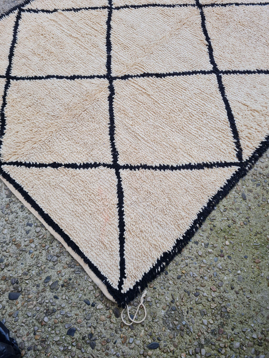 Tapis berbère en laine cadre noir 182x347 cm