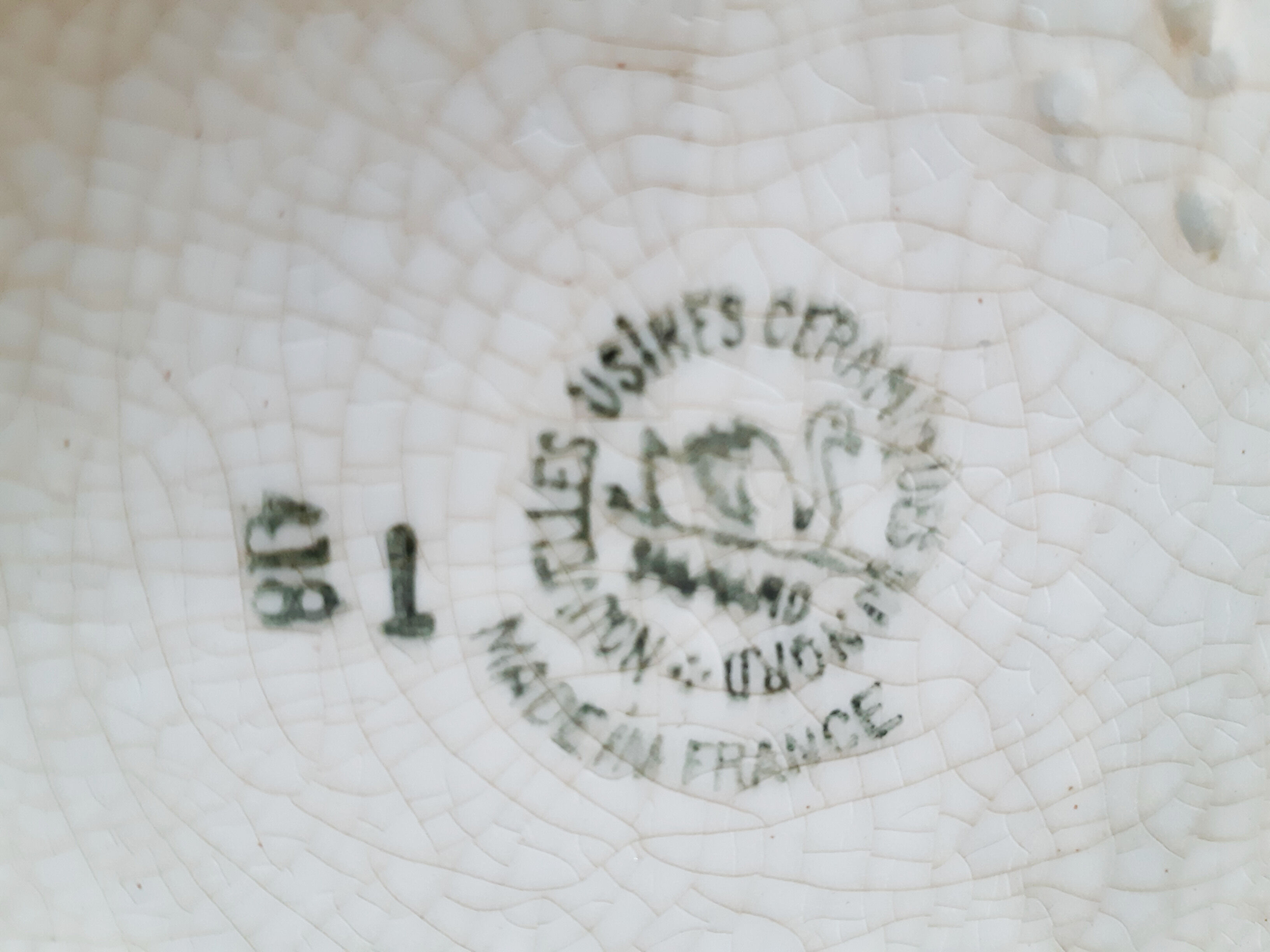 Hollow round faience dish Saint Amand