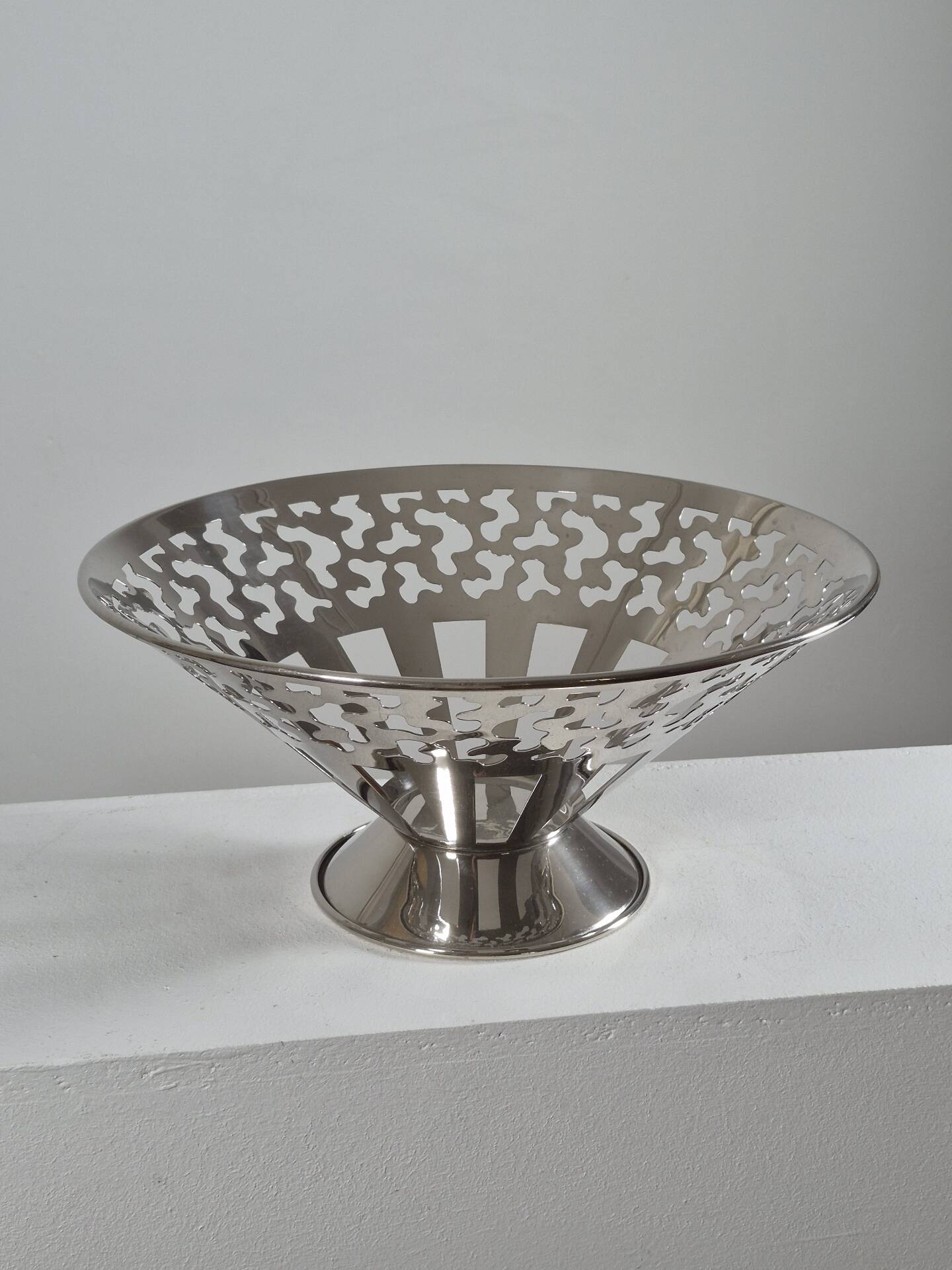 Vintage postmodern fruit bowl by George Sowden for Bodum.