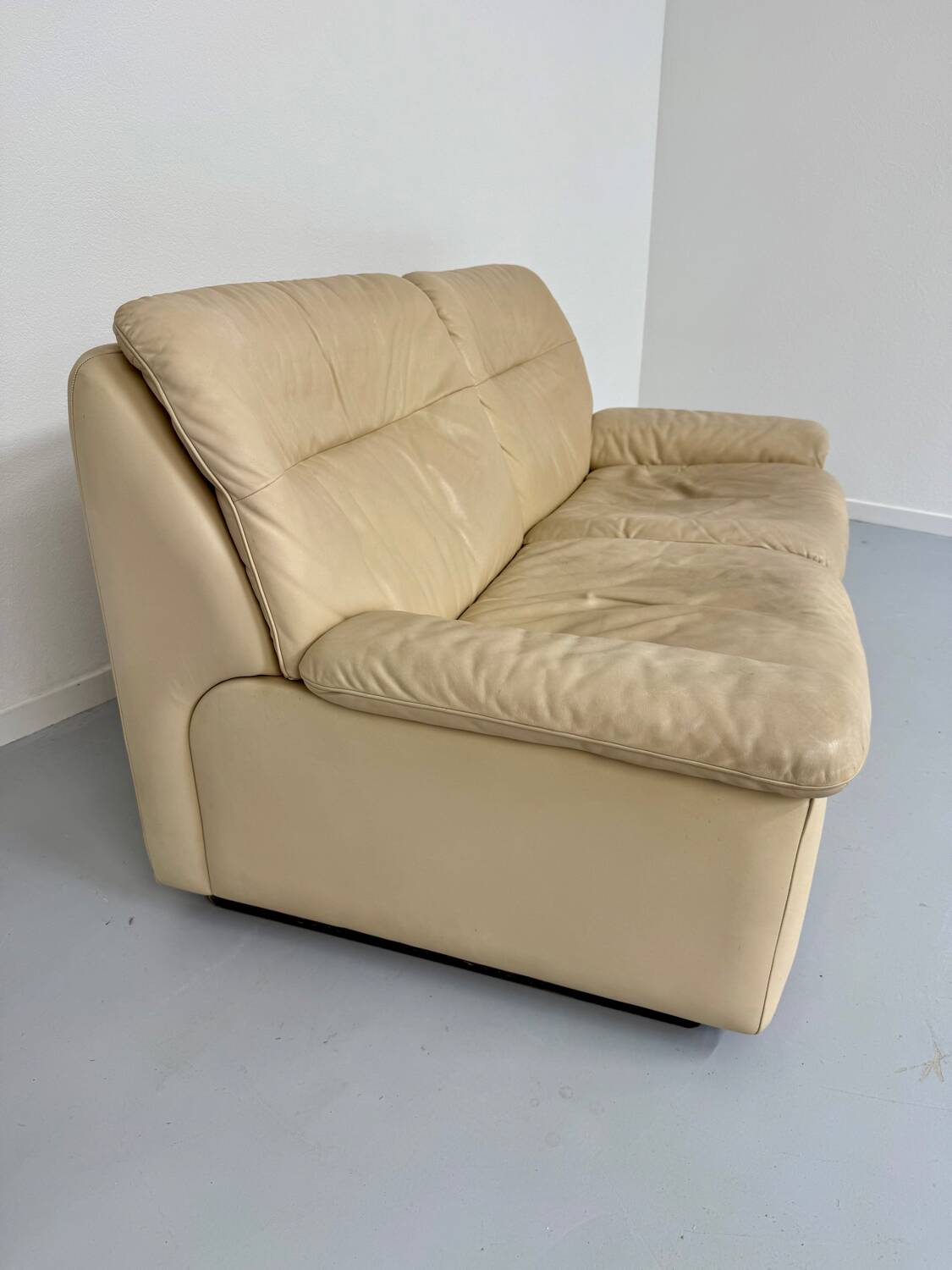 Old 2-seater beige leather sofa designed by Carl Larsson De Sede, vintage 80s