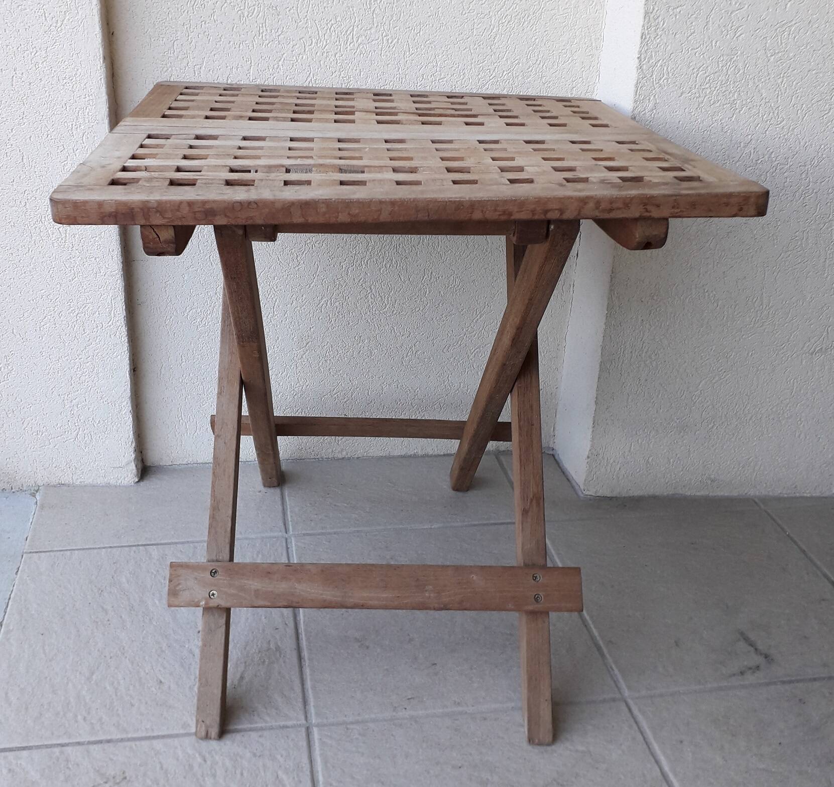 Folding wooden coffee table