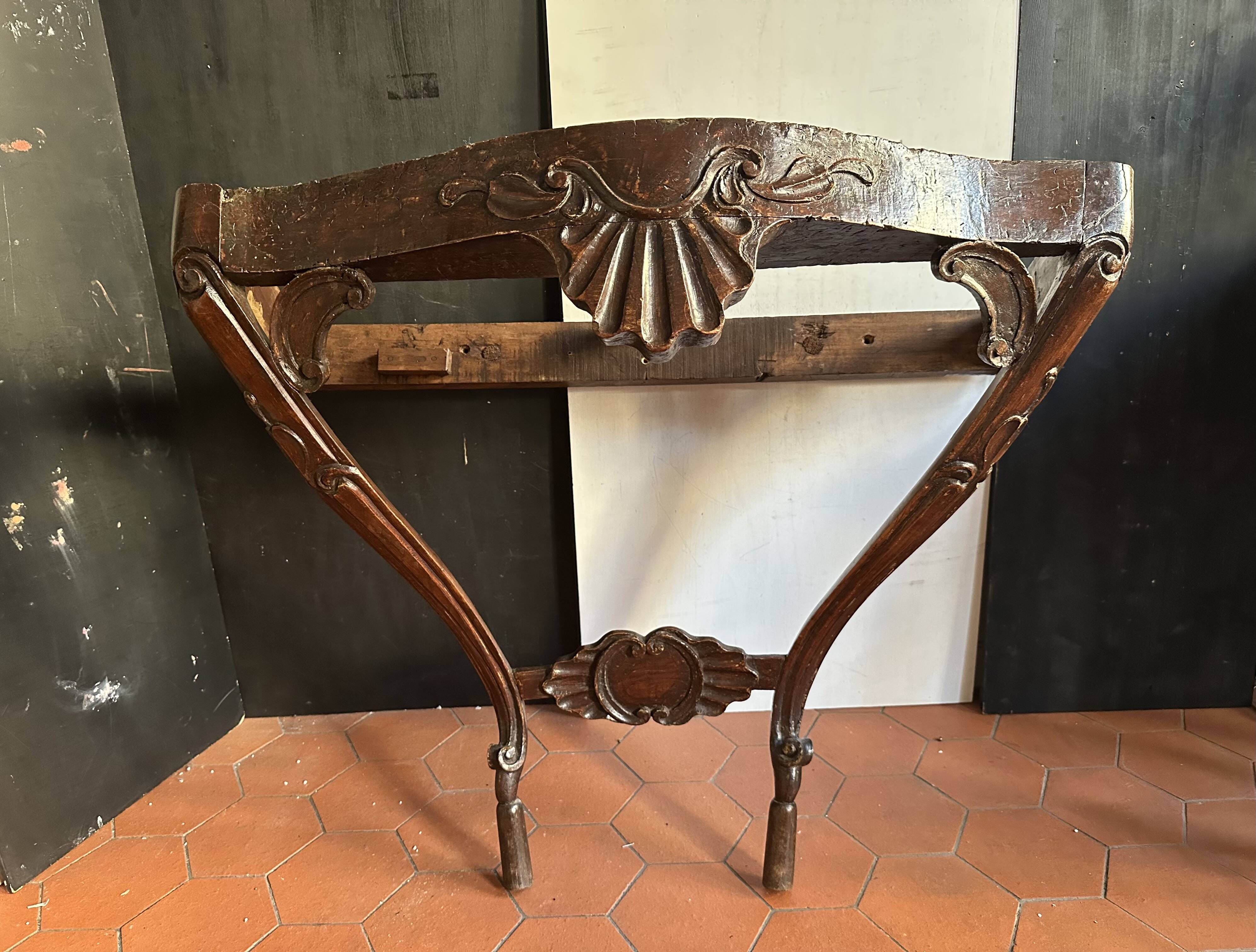 Antique wall console in carved walnut, Louis XV style, 19th century.