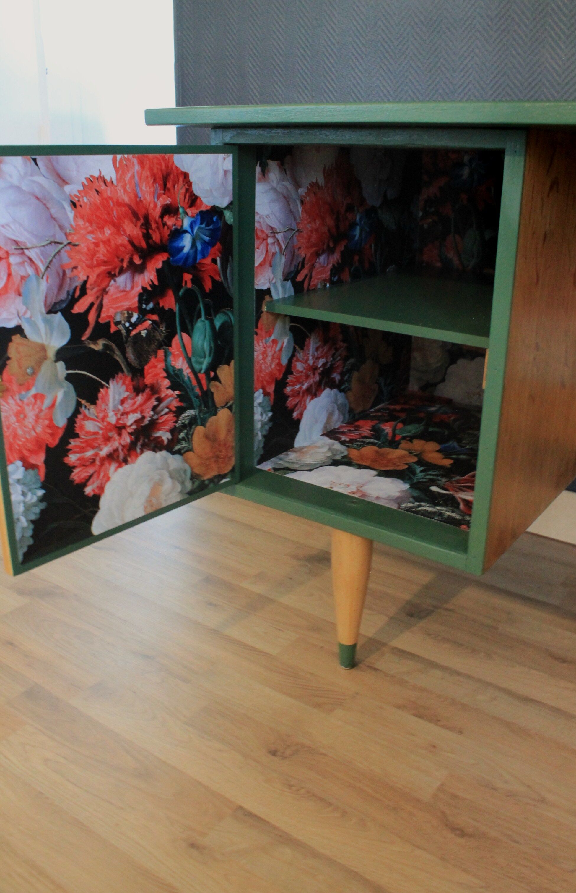 Restored office, 60/70 year, forest green and ancient flowers
