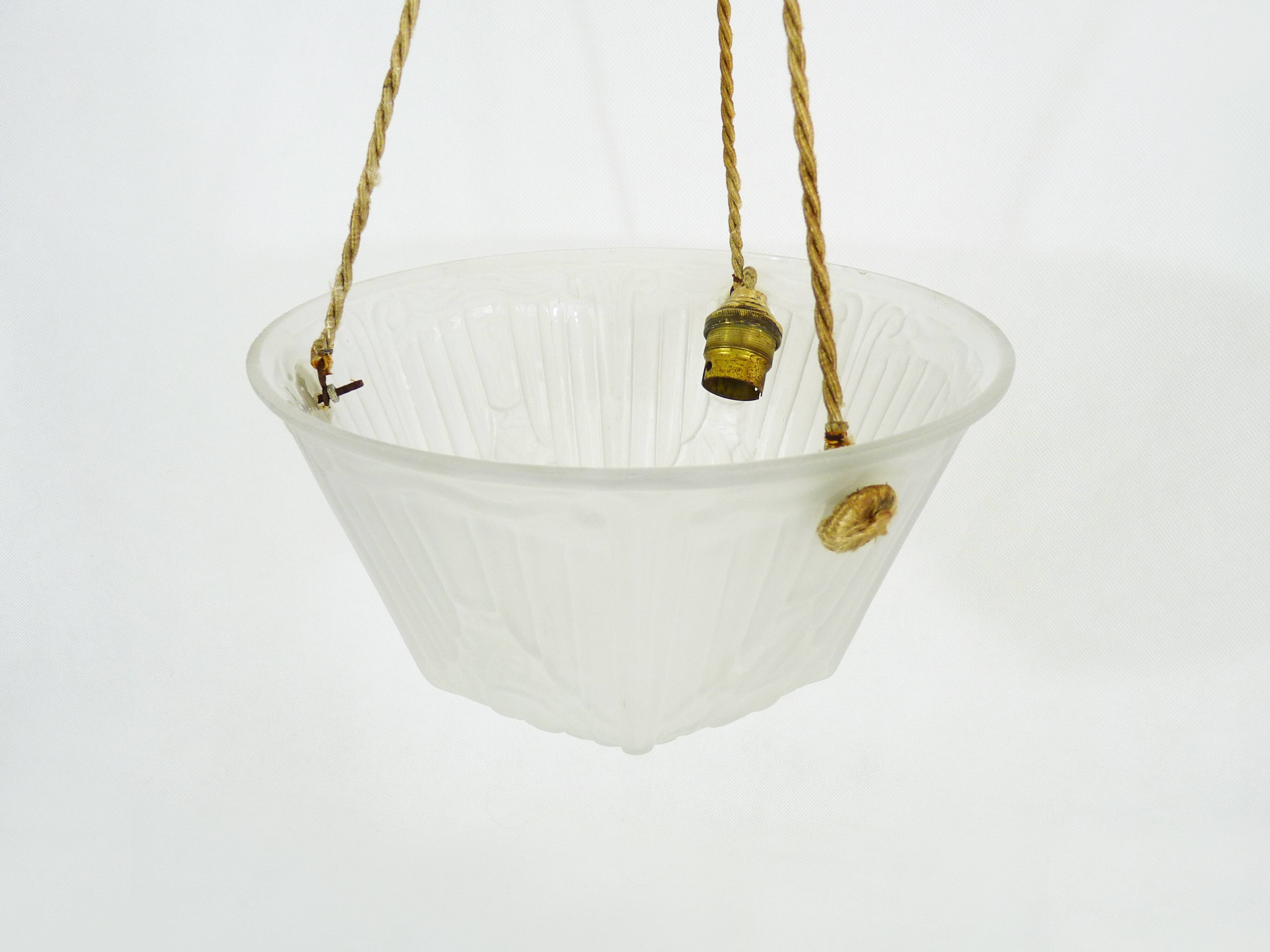 Art Deco 1-fire, patterned glass cathyty suspension. Year 30