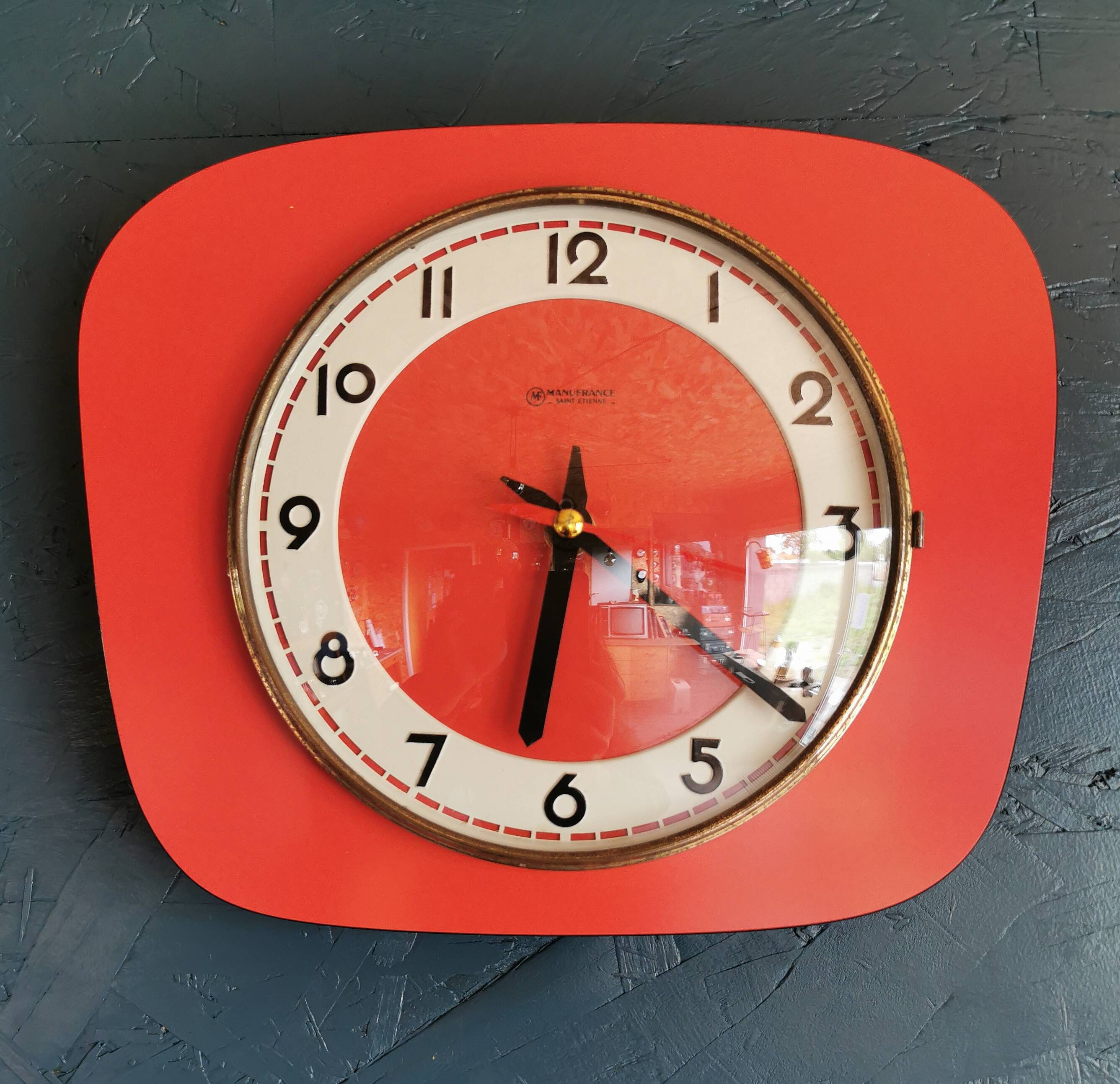 Vintage formica clock silent trapeze wall pendulum "Manufrance red"