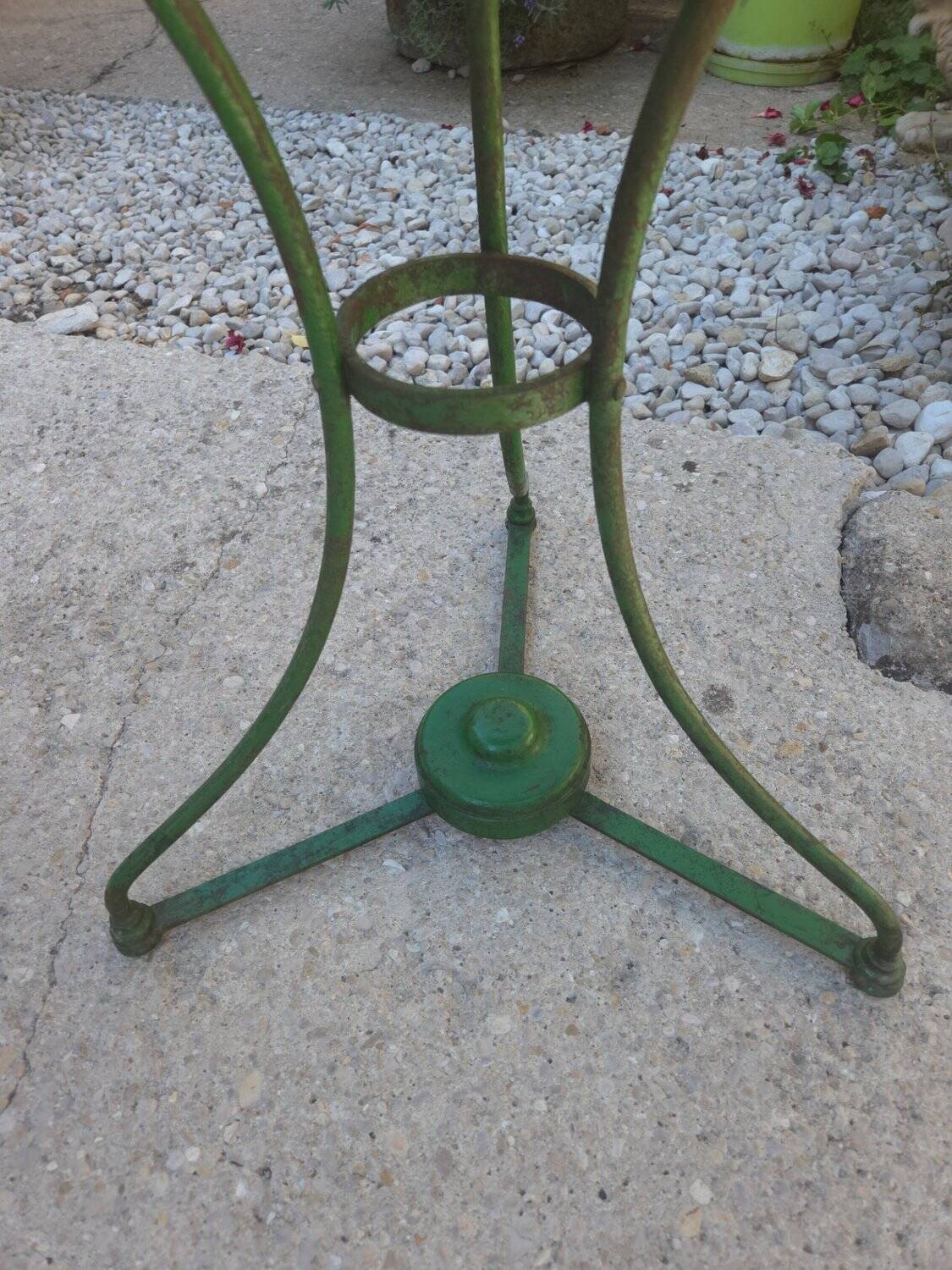 Guéridon de jardin Napoléon III plateau émaillé et fer forgé, XIXe