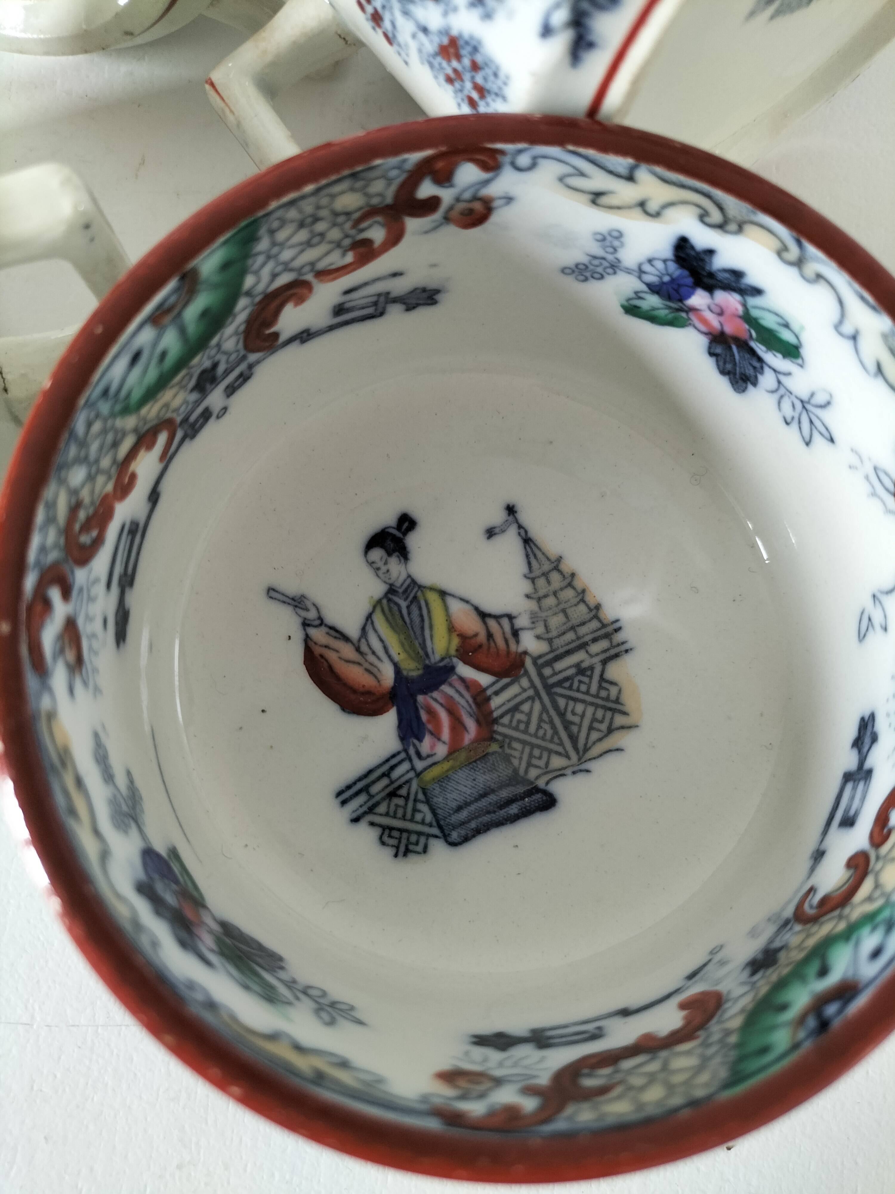 Ensemble de 4 tasses à bouillon Digoin & Sarreguemines, décor Timor