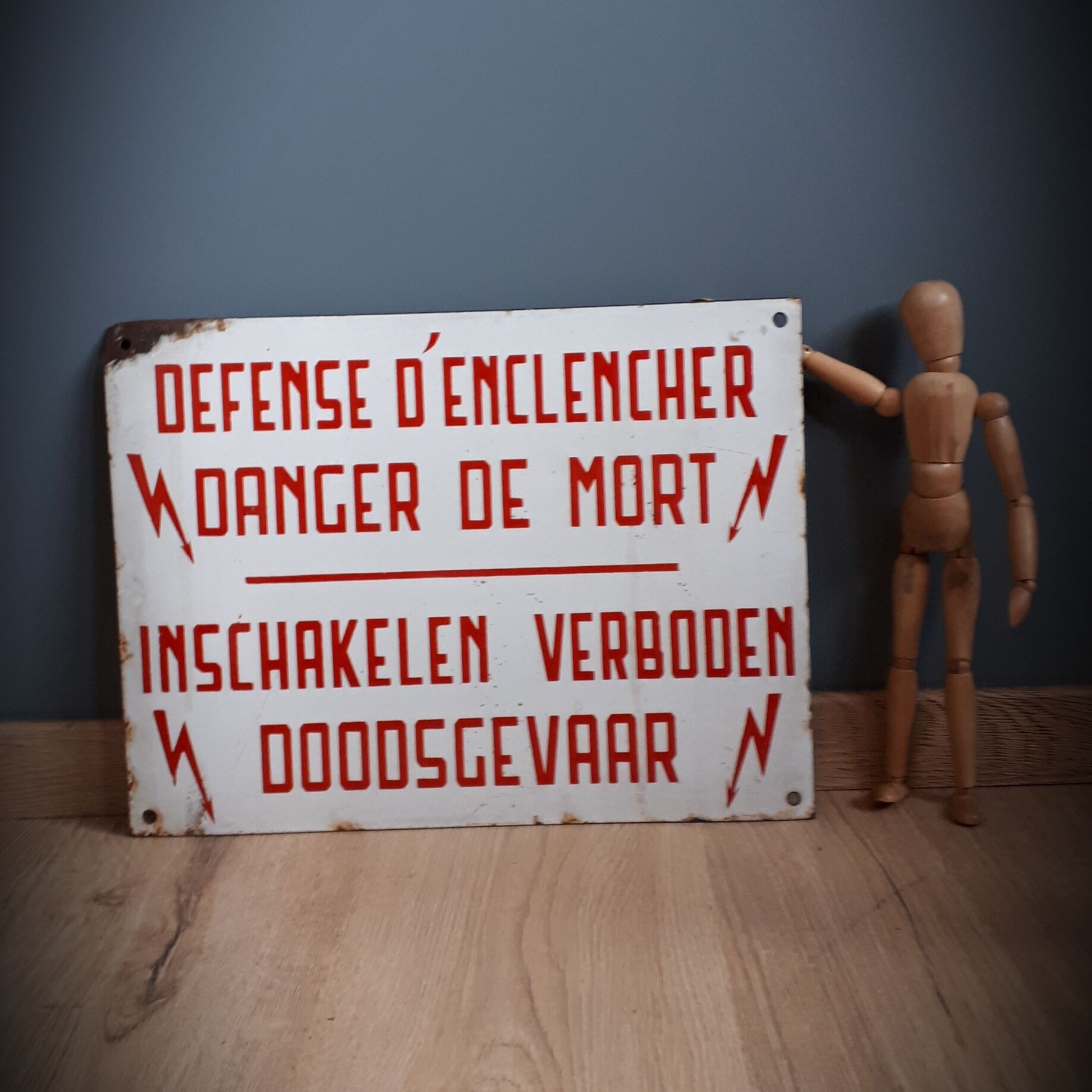 Authentic enameled plate defence start