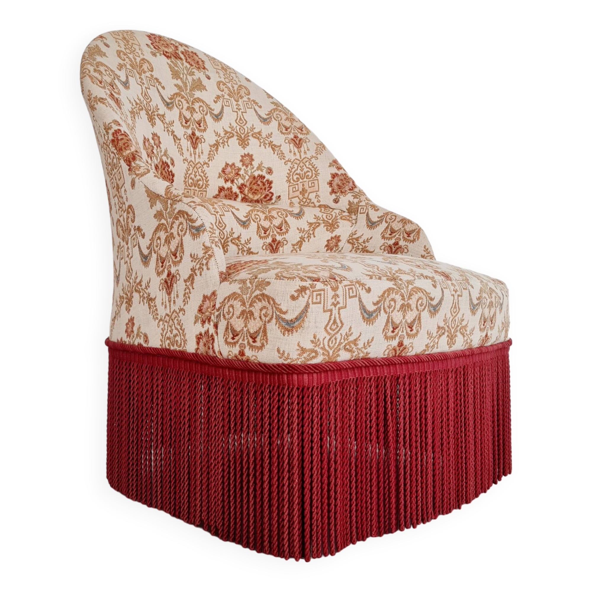 Beige toad armchair with floral patterns and red fringes