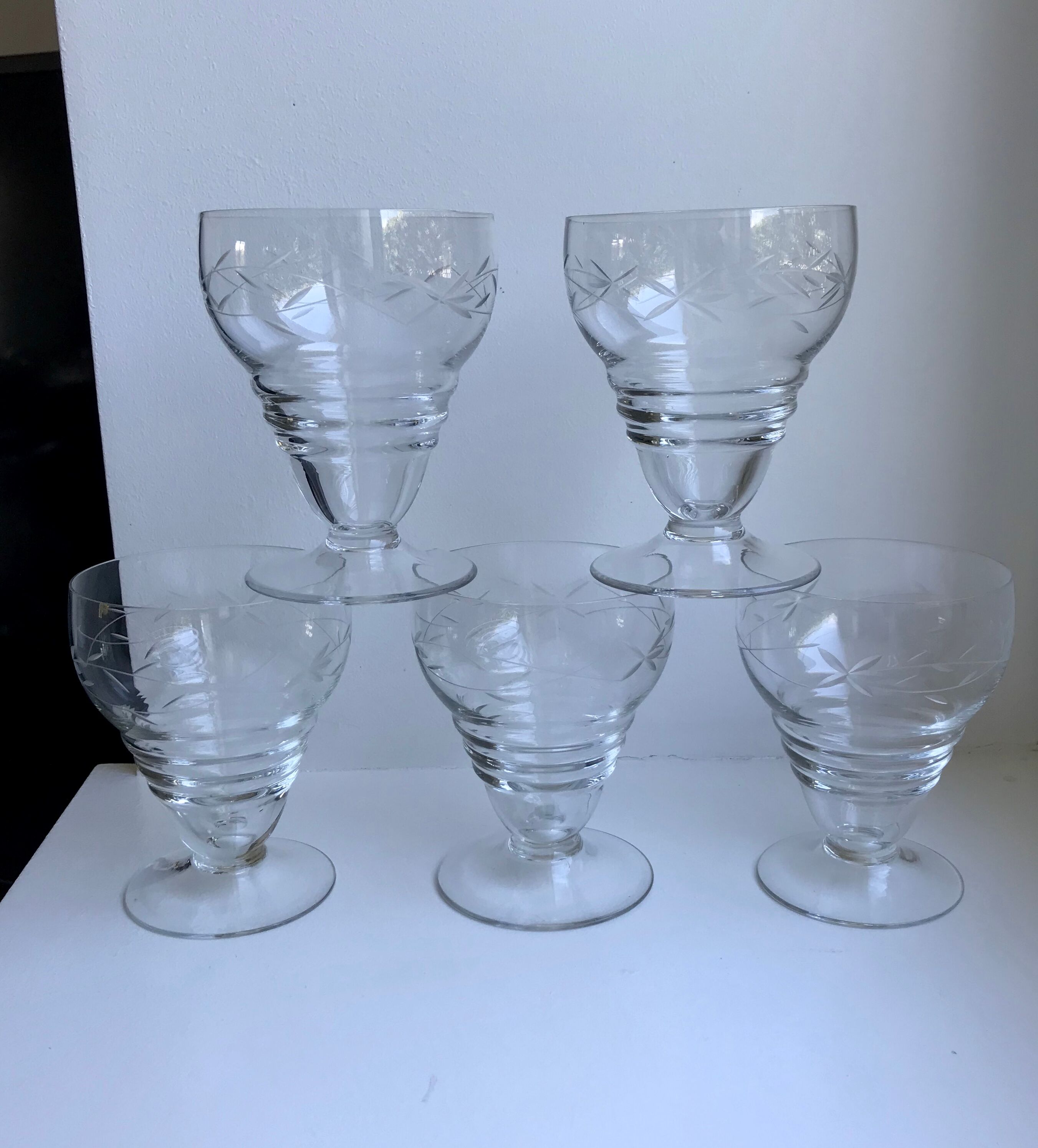 Set of 5 crystal wine glasses engraved 60s