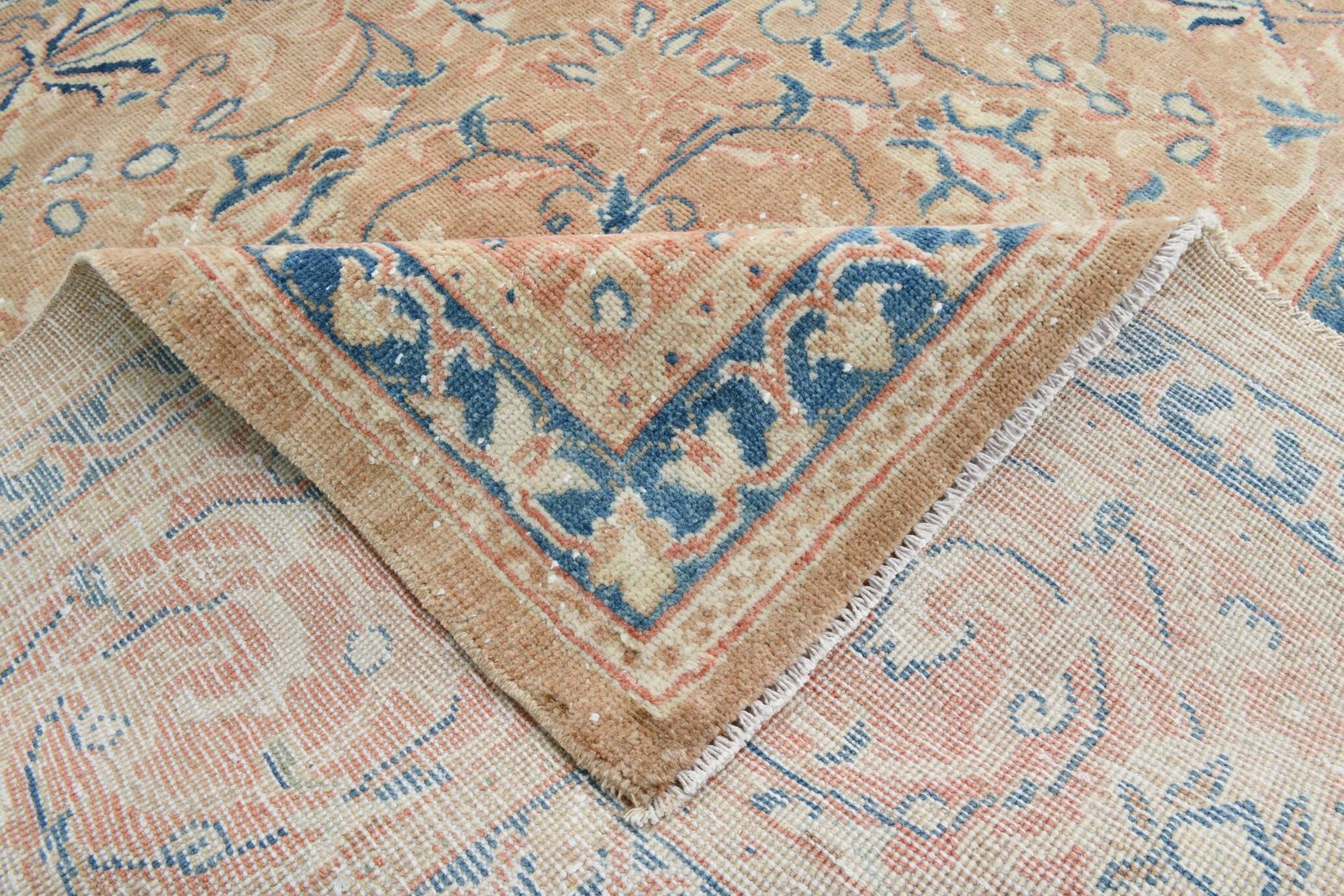 Tapis persan classique bleu et pêche