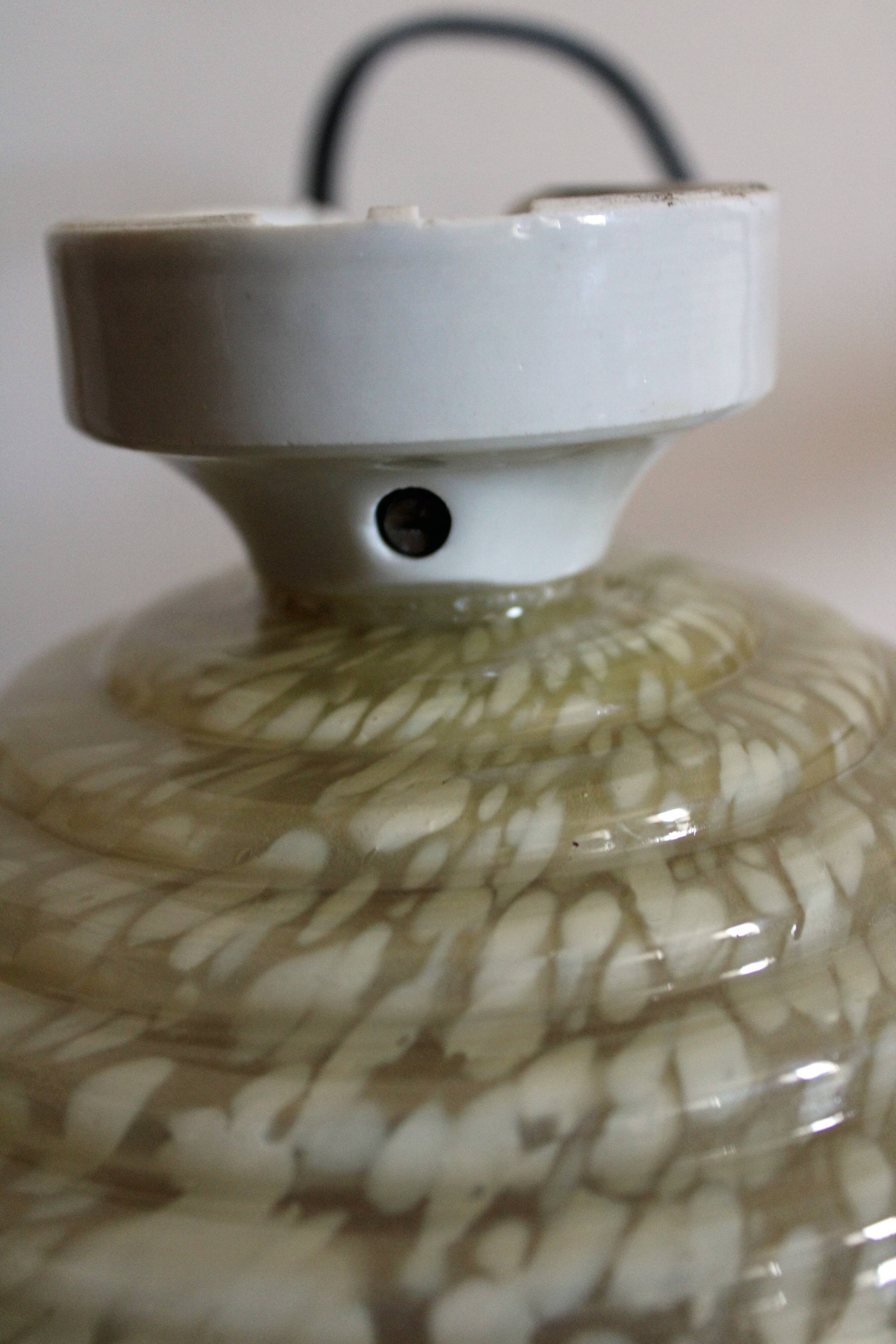 Art Deco plasterer in porcelain and yellow Clichy glass