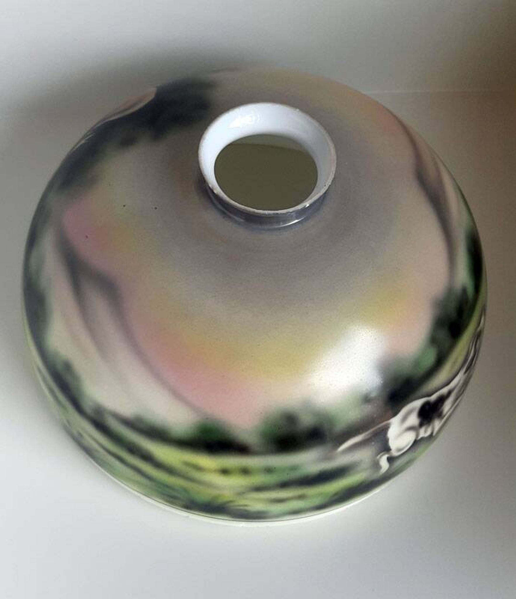 Suspension in vintage opaline.