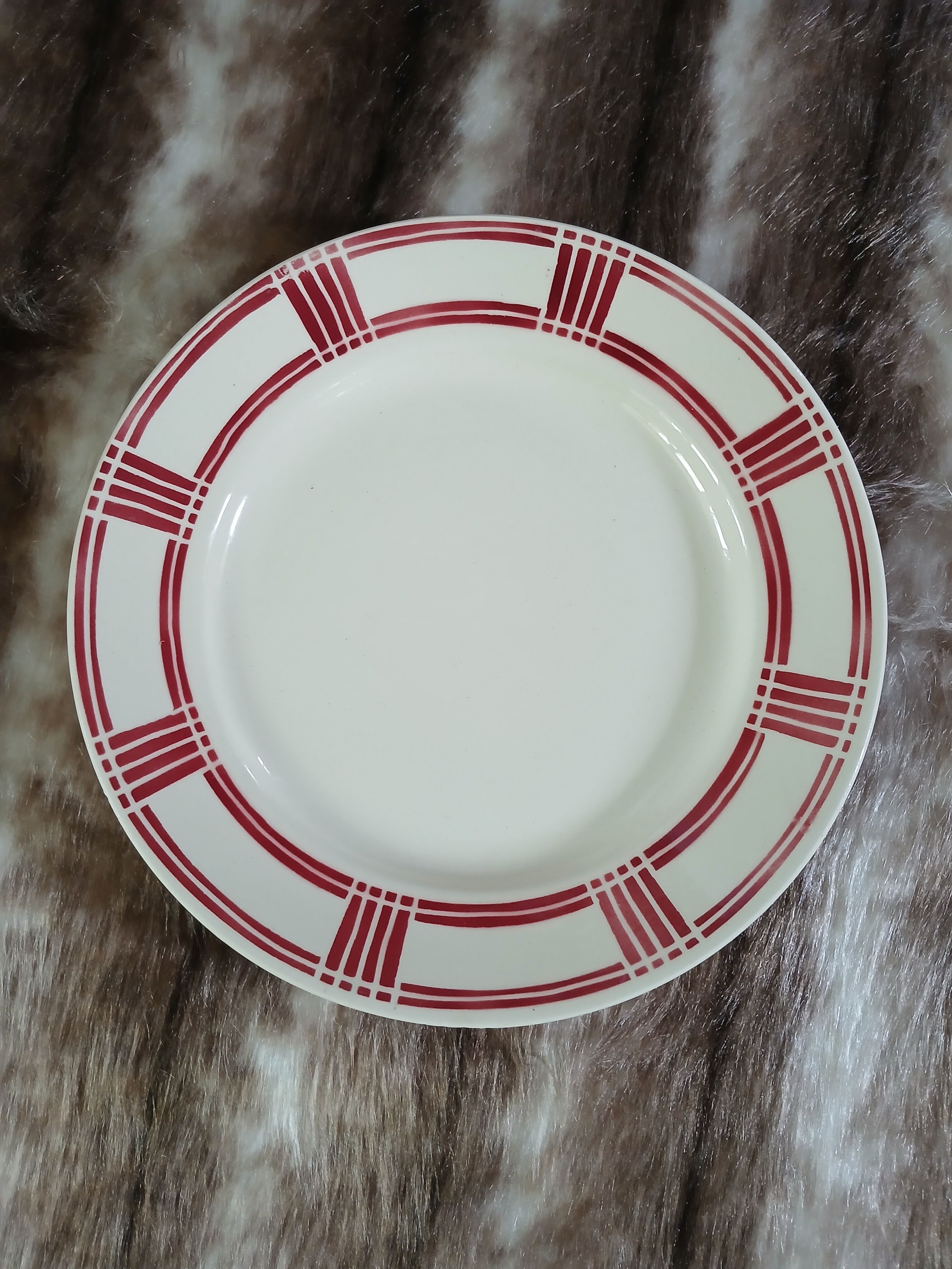 6 mismatched antique dinner plates