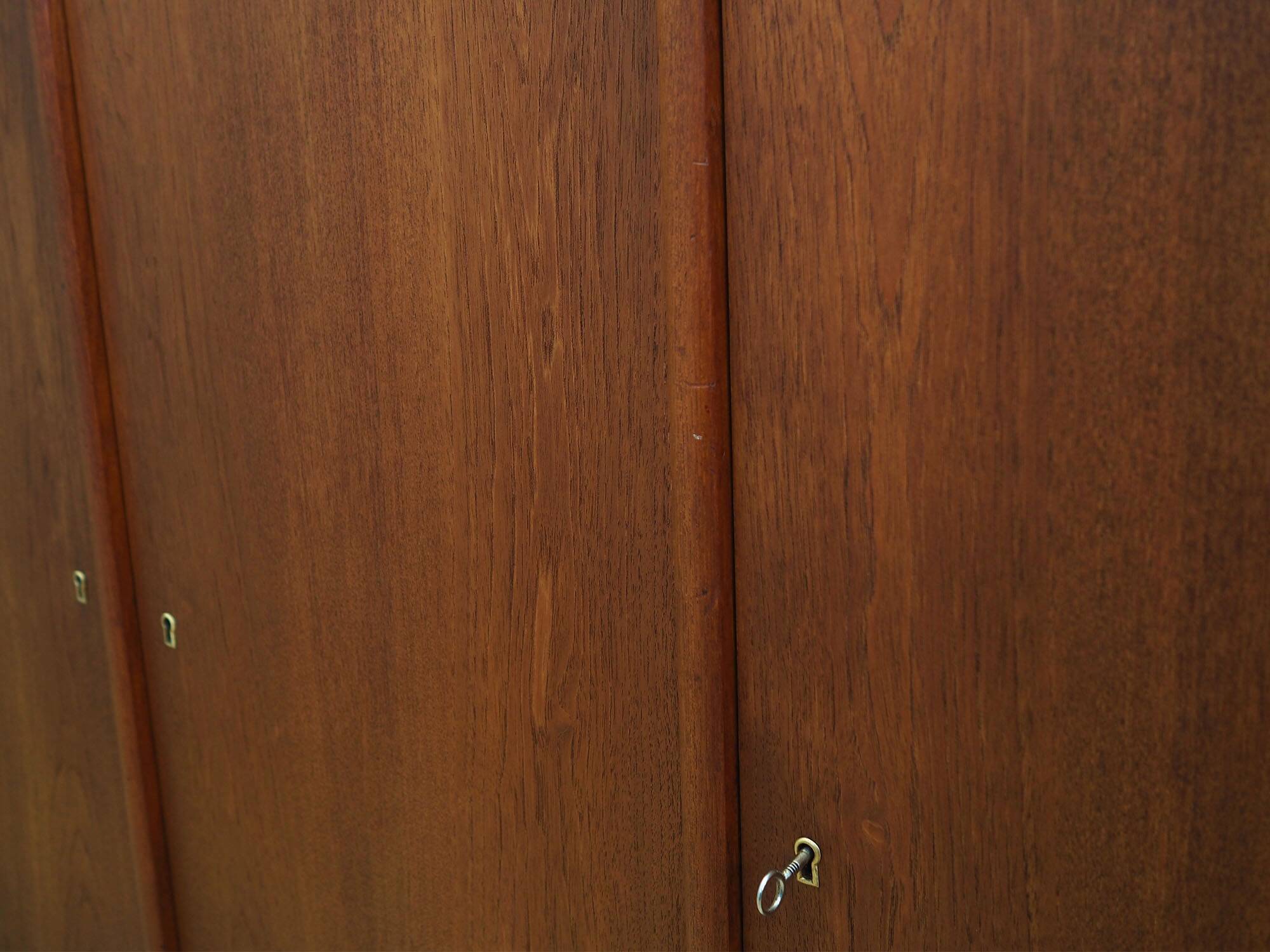 Buffet haut en teck, design danois, années 1960, production : Danemark