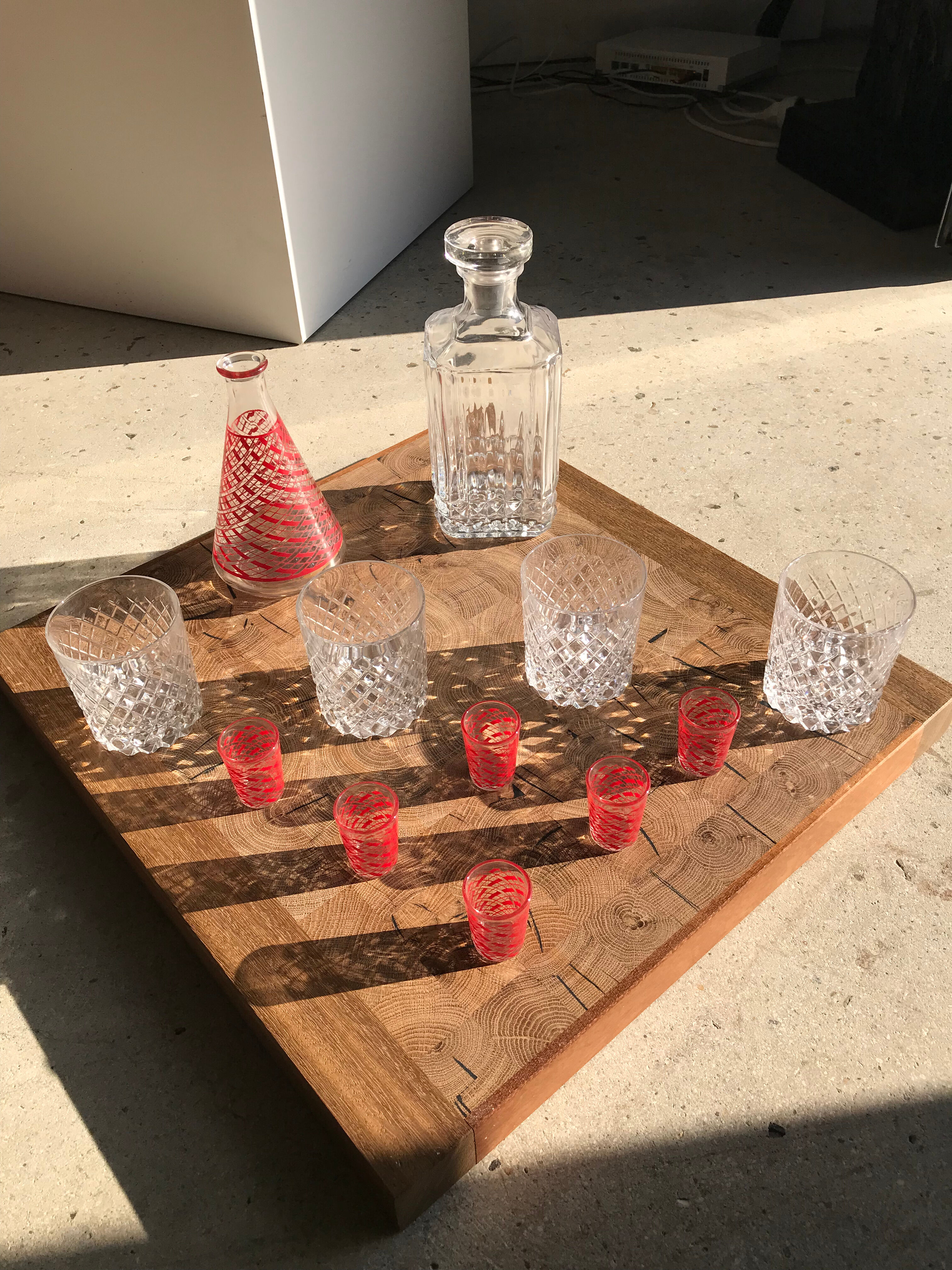 Decorative wooden top with checkerboard effect