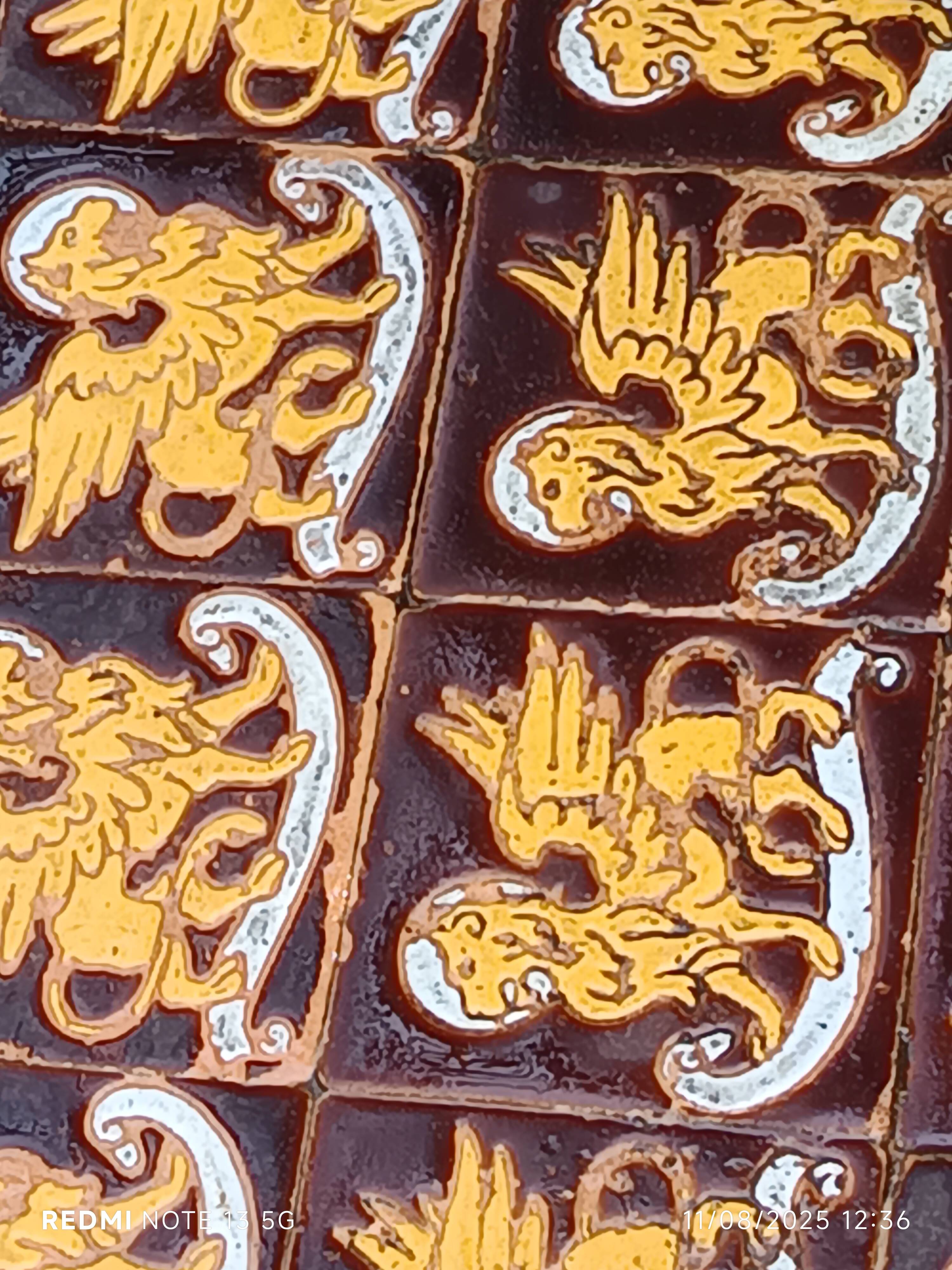 Vintage ceramic coffee table – Heraldic griffon decor – 1970