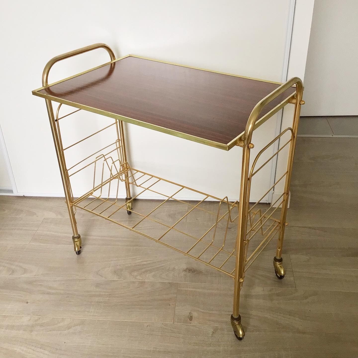 Vinyl service with vintage extensions