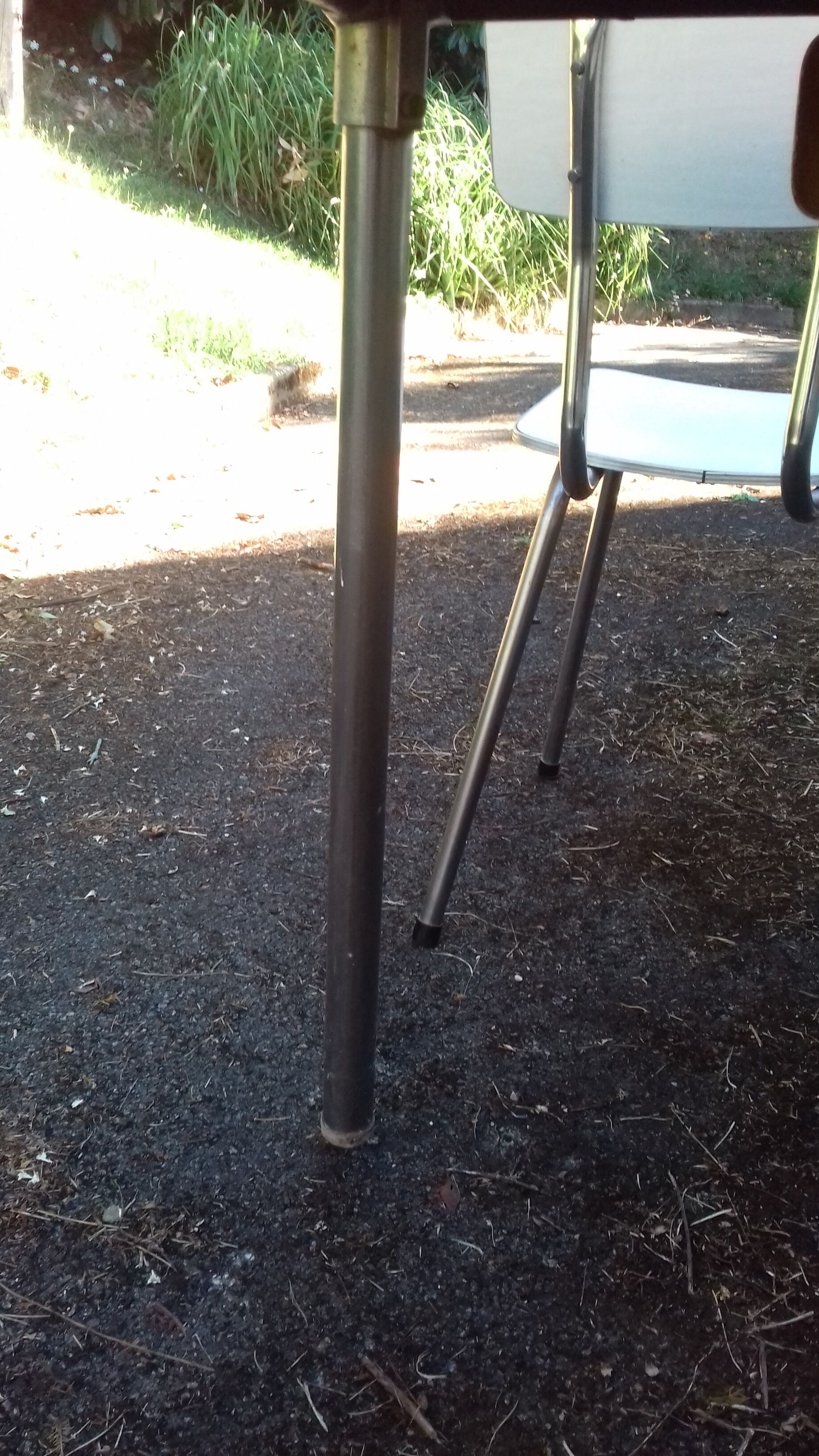 Table, chairs and stools formica