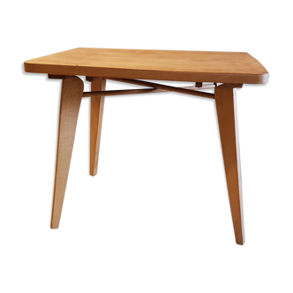 Scandinavian table with compass feet