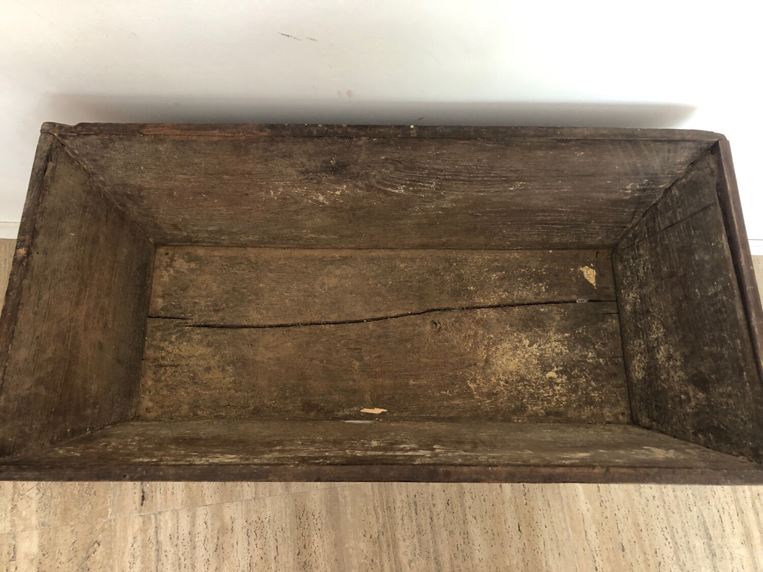 Coffre sur pied / maie en bois