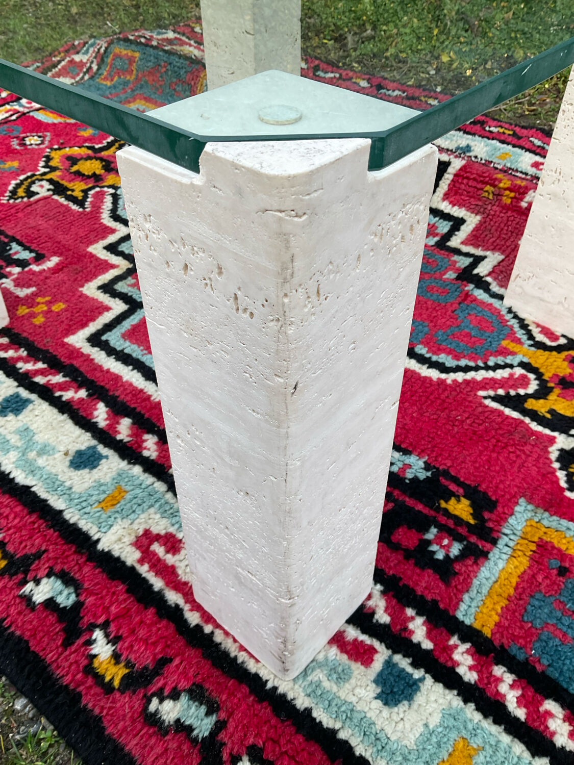 Table basse vintage en travertin et verre