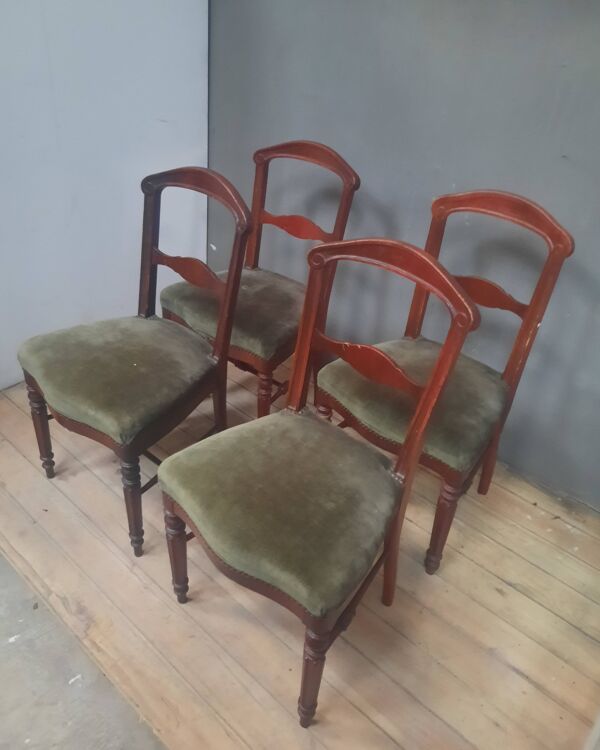 Serie de  quatre chaises  du dix-neuvieme sciecle