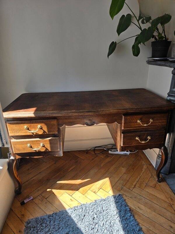 Antique Louis XV style desk in solid wood.