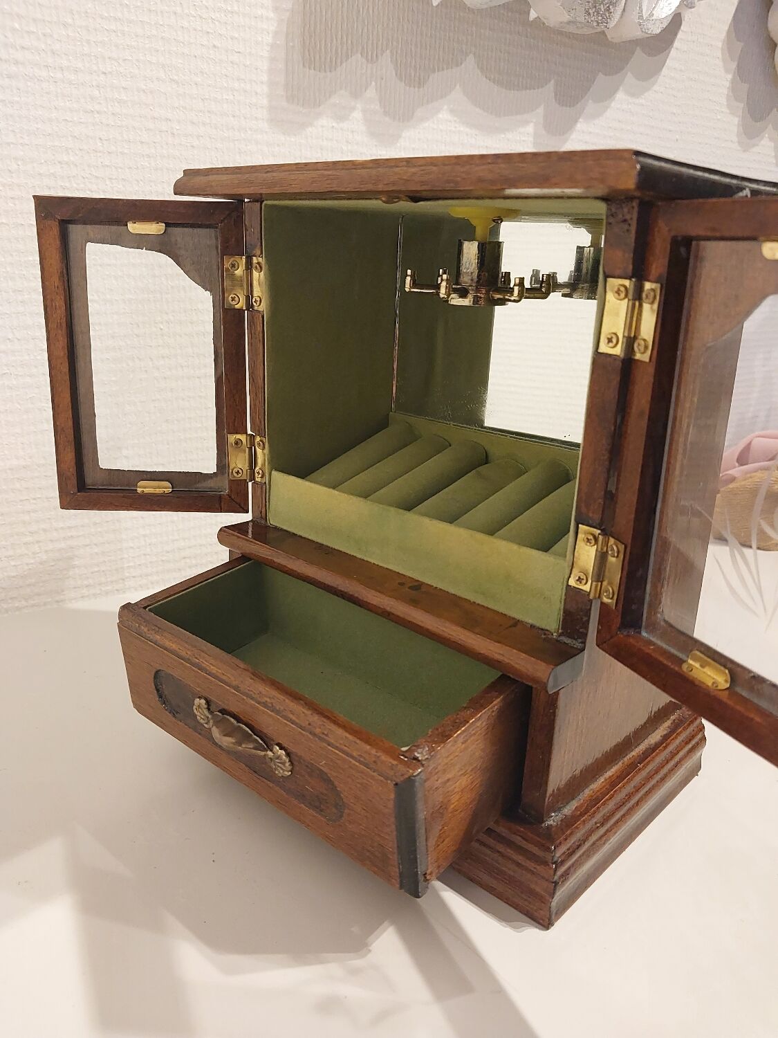 Jewelry box
