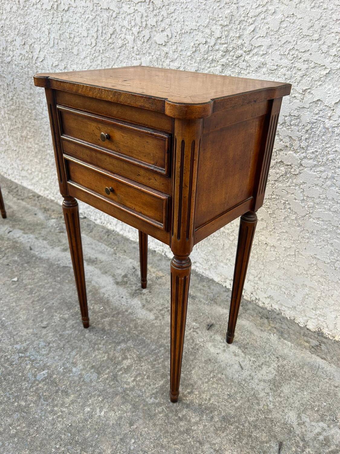 Paire de chevets style Louis XVI