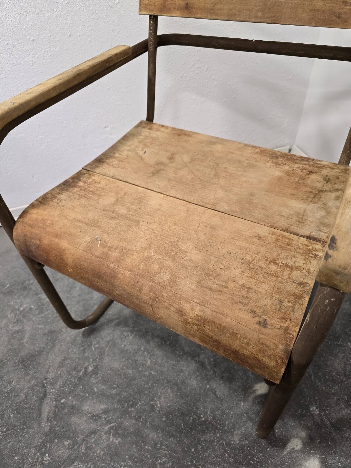 Paire de chaises B34 des années 1950