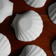 12 coquilles Saint Jacques porcelaine biscuit