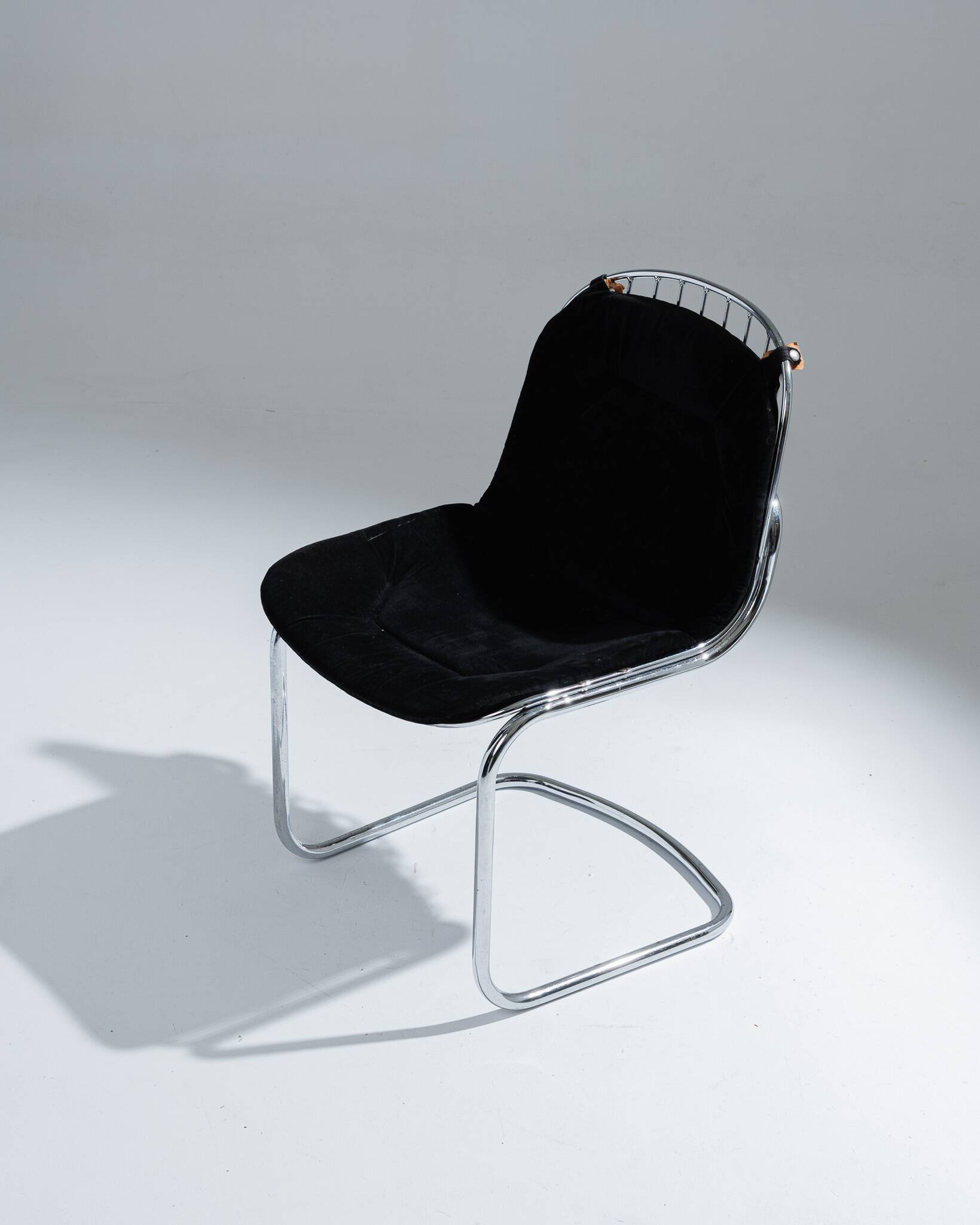 Chaise en velours noir, Gastone Rinaldi, 1970s